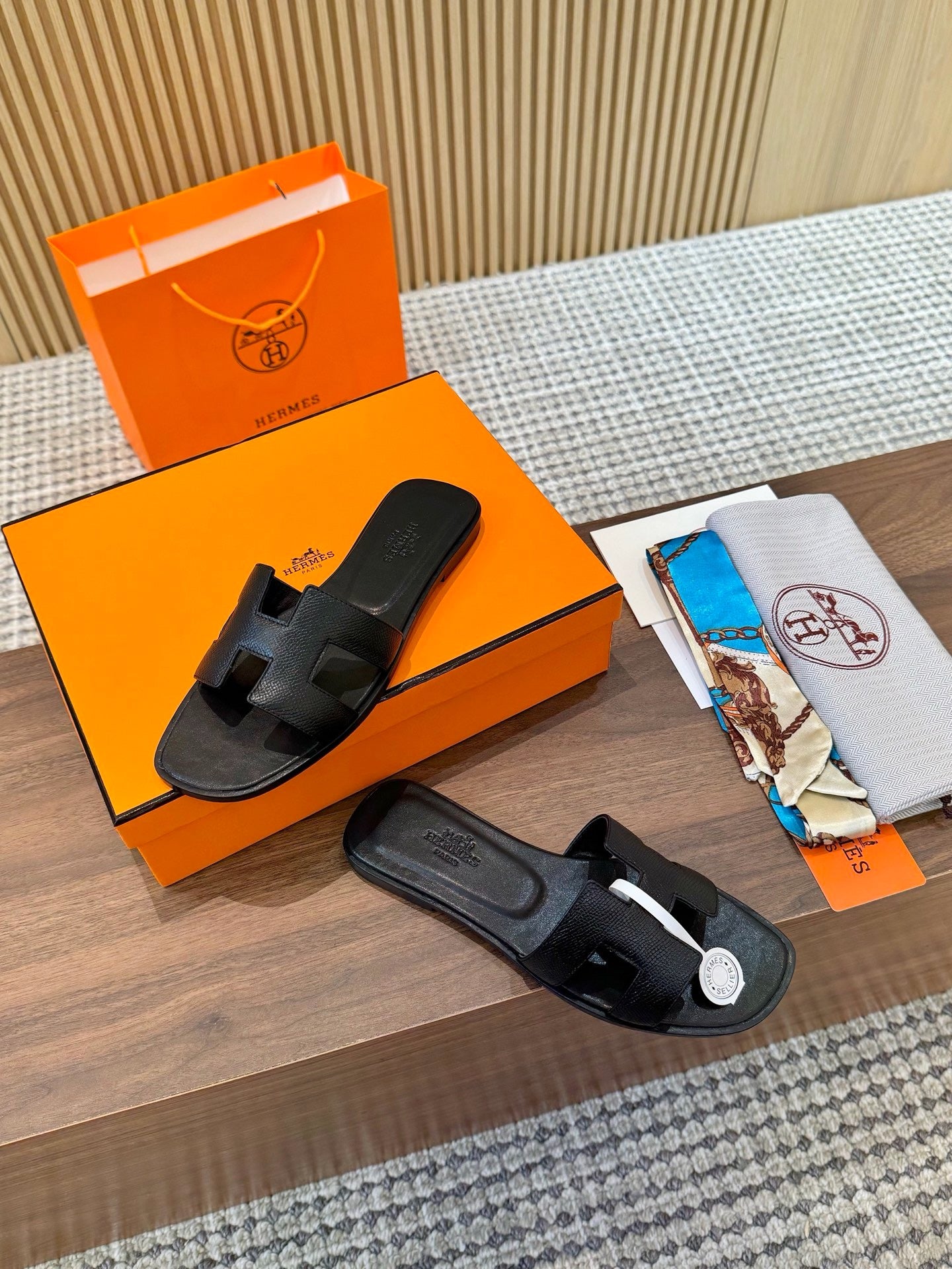 H oran famous brand sandal
