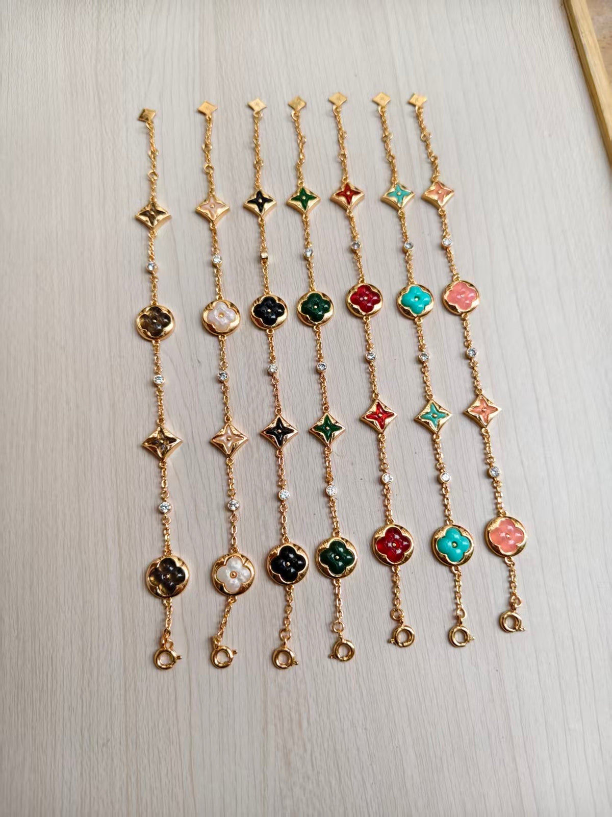 Bracelet famous brand ( 7 colors )