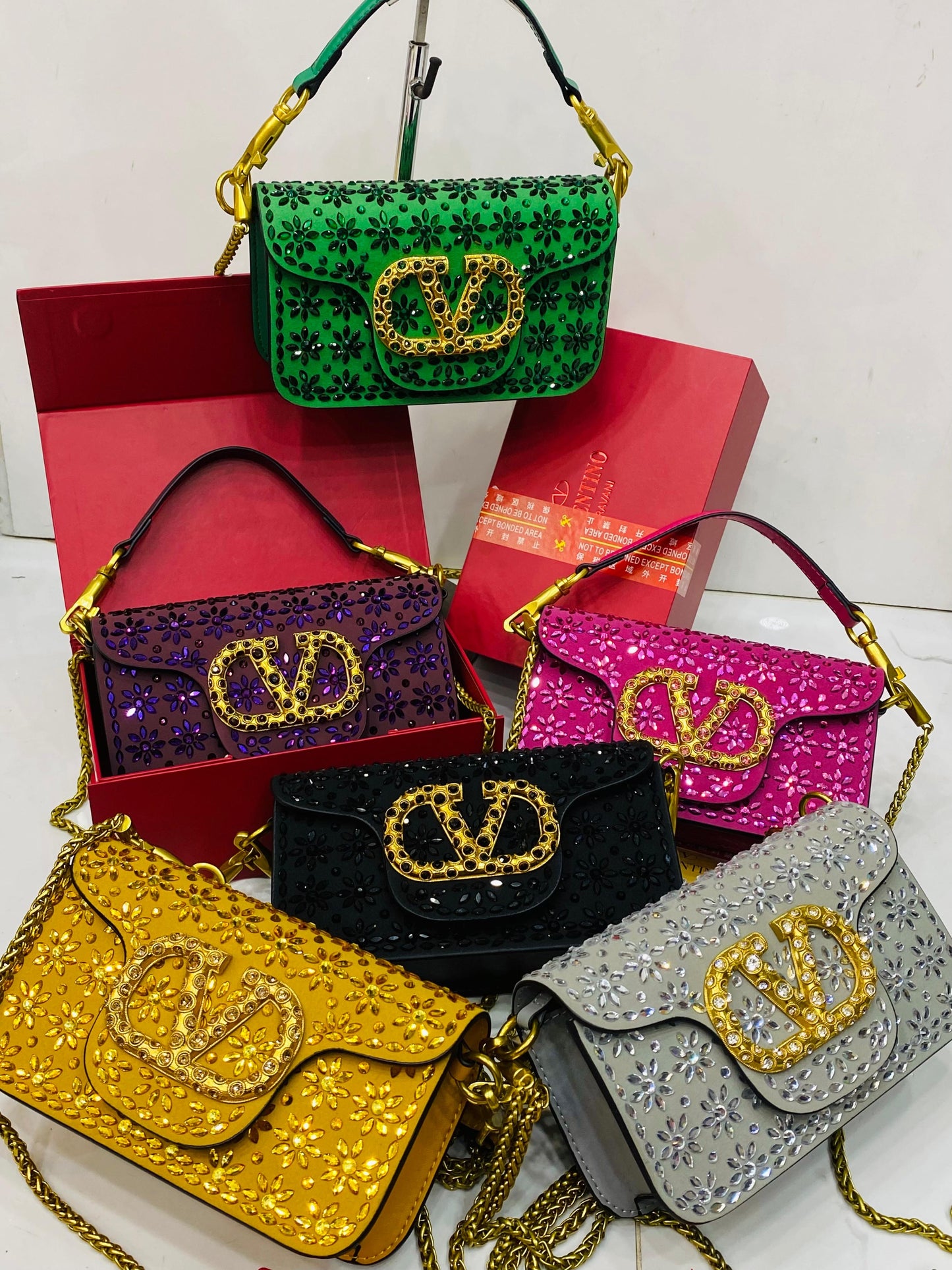 V famous brand bag ( 6 colors )