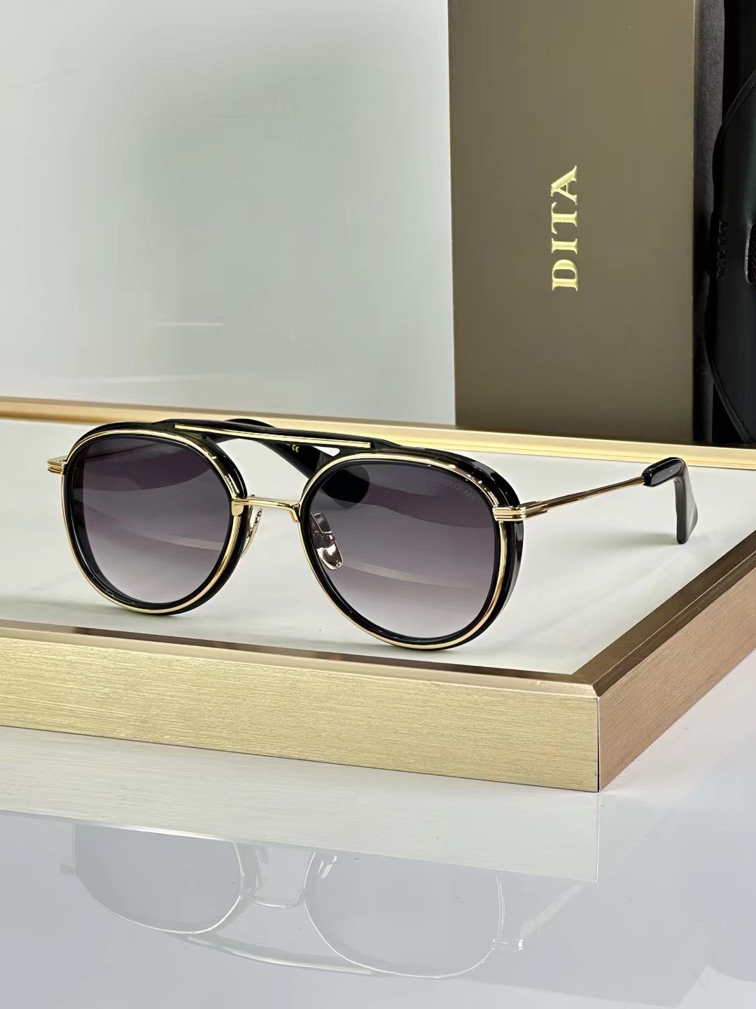 D famous brand sunglasses ( 5 colors shade )