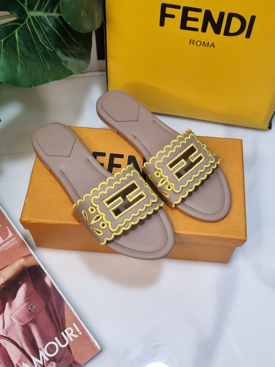 F famous brand slipper