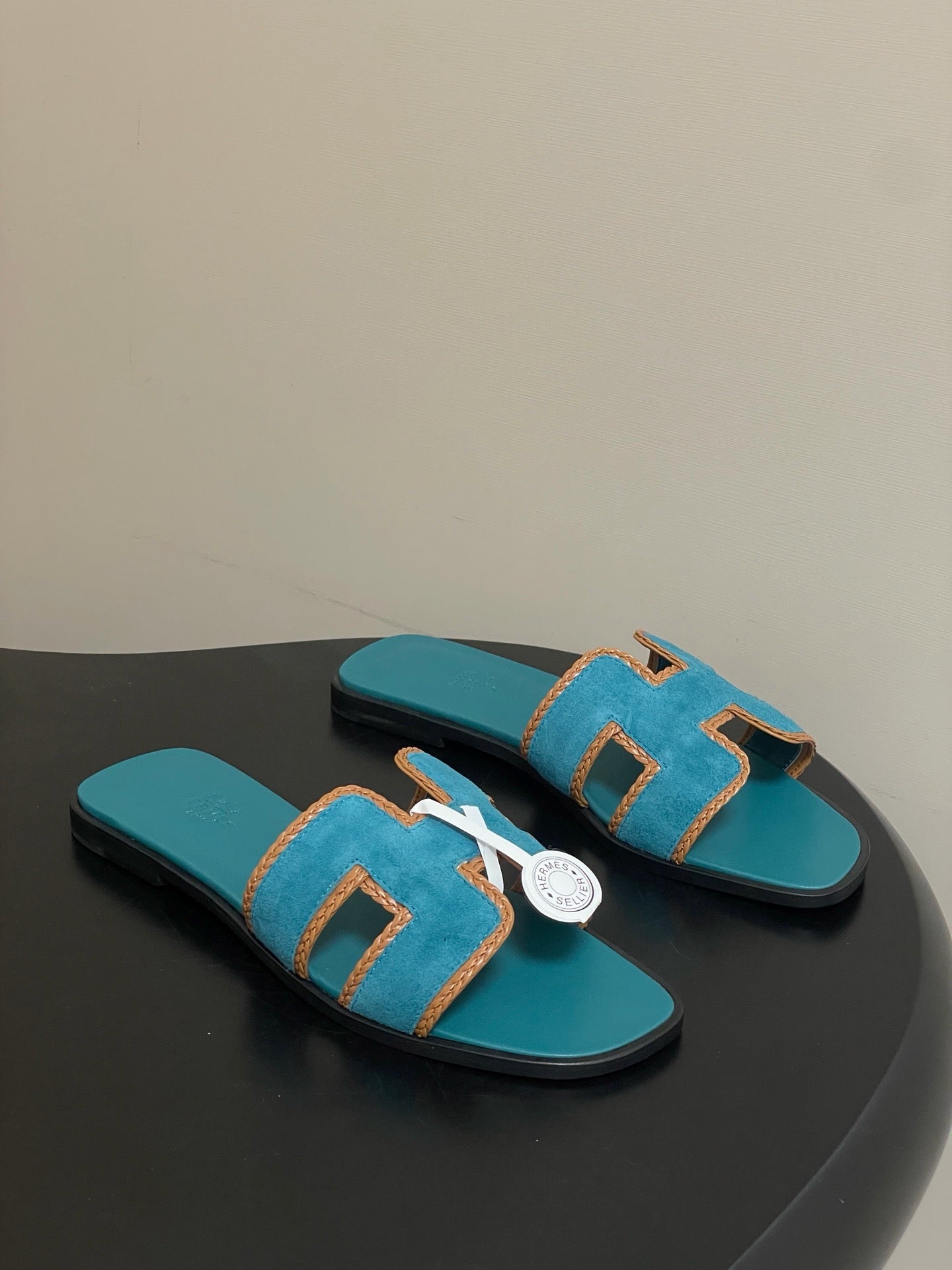 H oran famous brand sandal