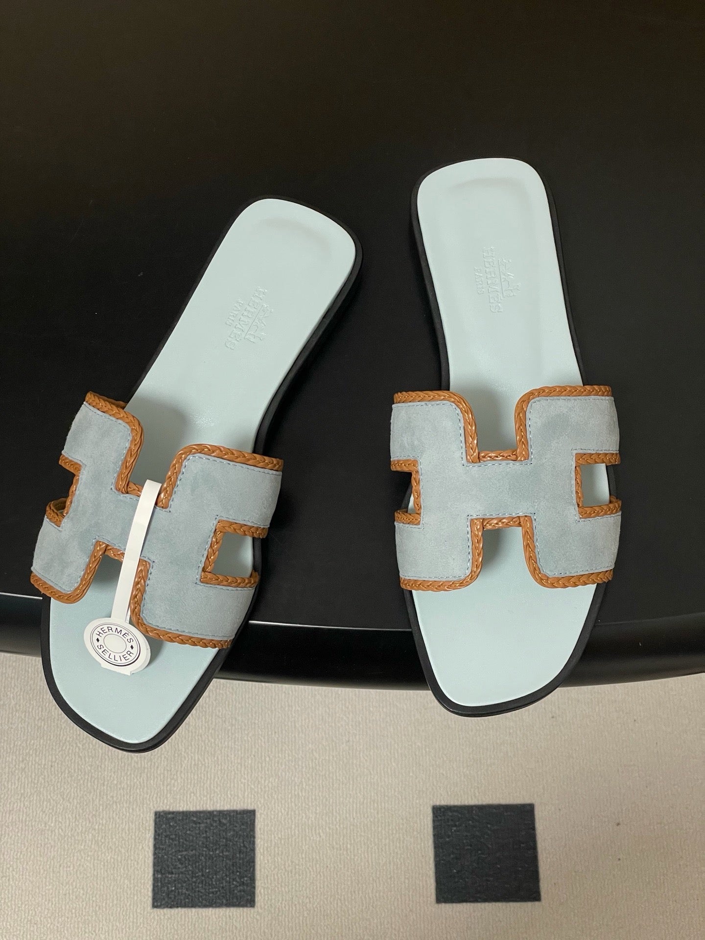 H oran famous brand sandal