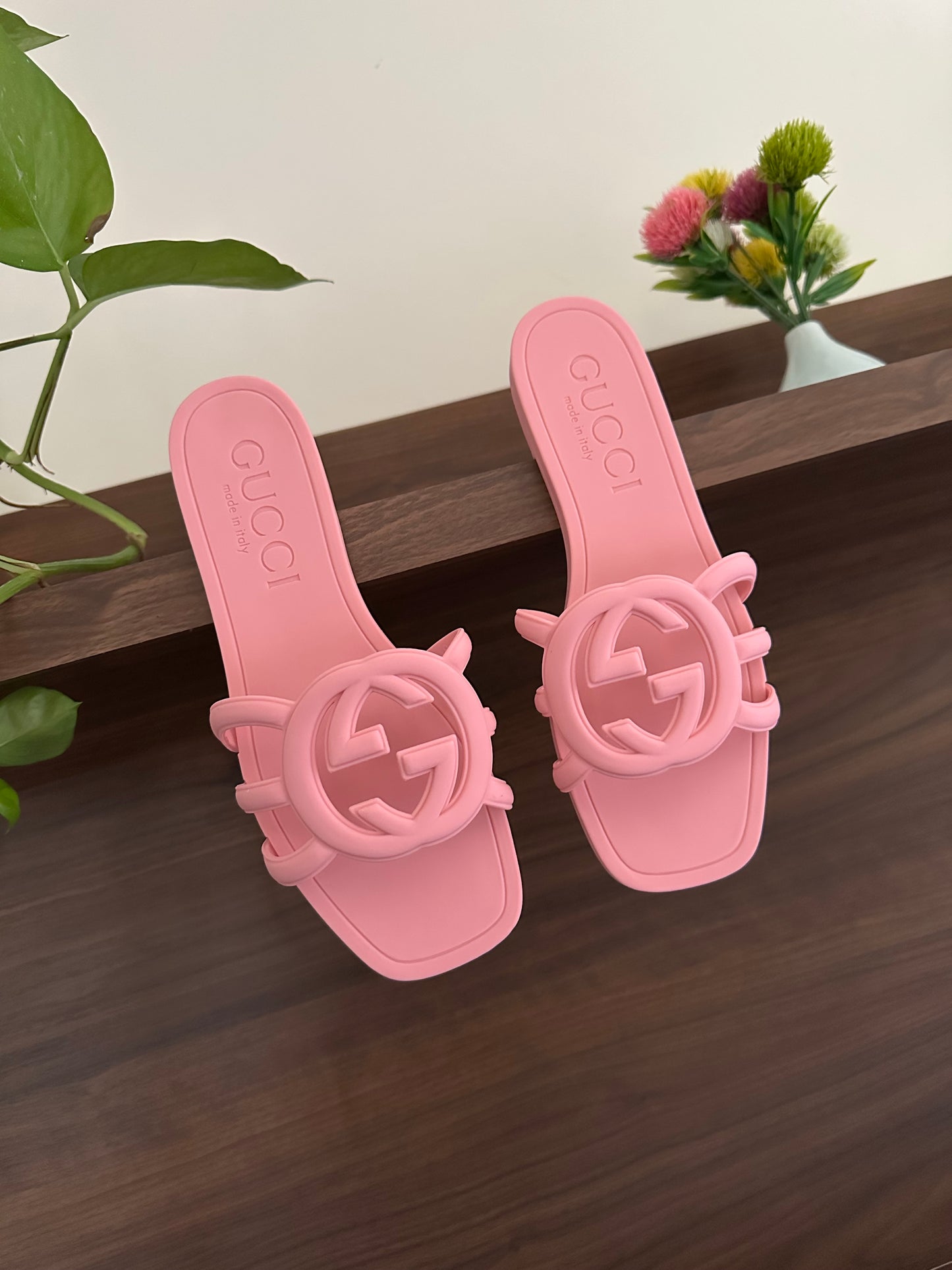 Gucci slides pink