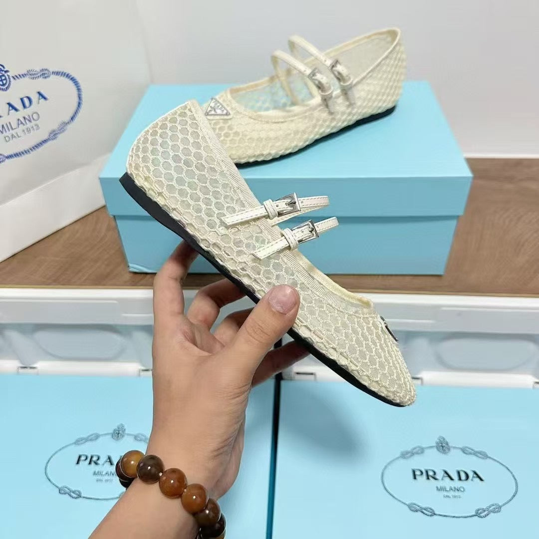 Famous brand shoes ( Pre order )