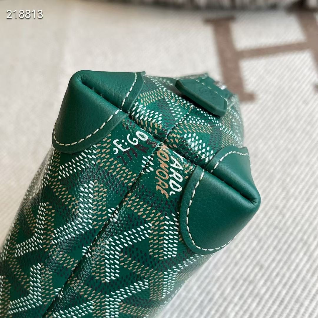 Vendome Pouch

Mini shell-shaped bag