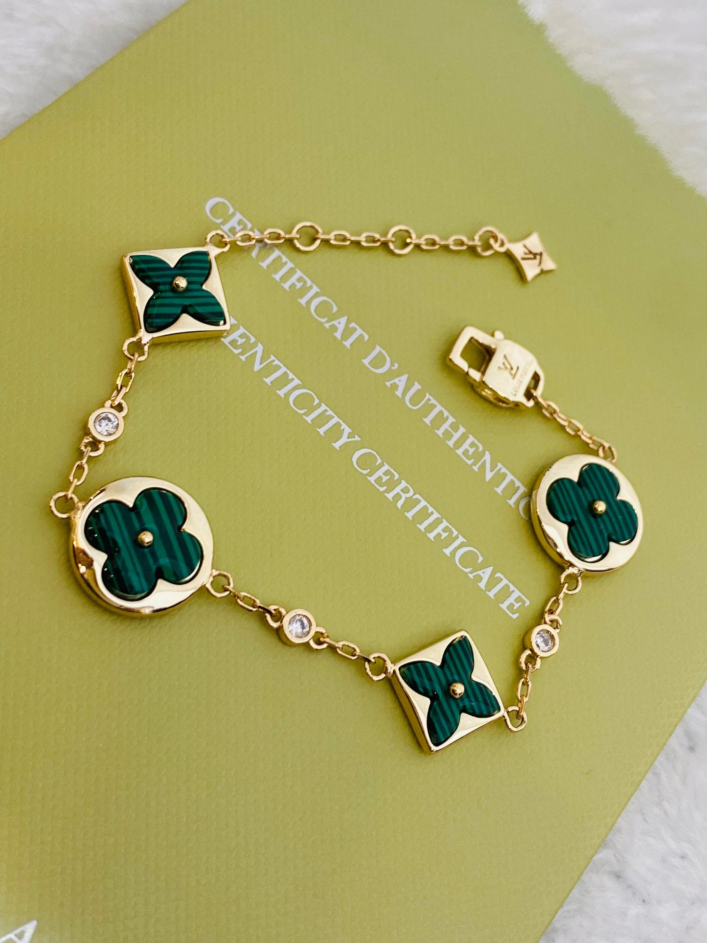 Bracelet famous brand ( 10 colors )