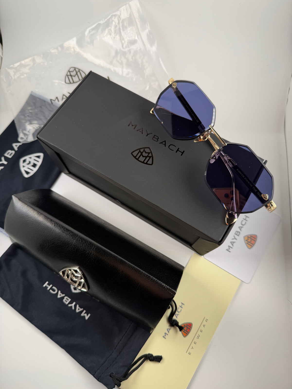 M famous brand sunglasses