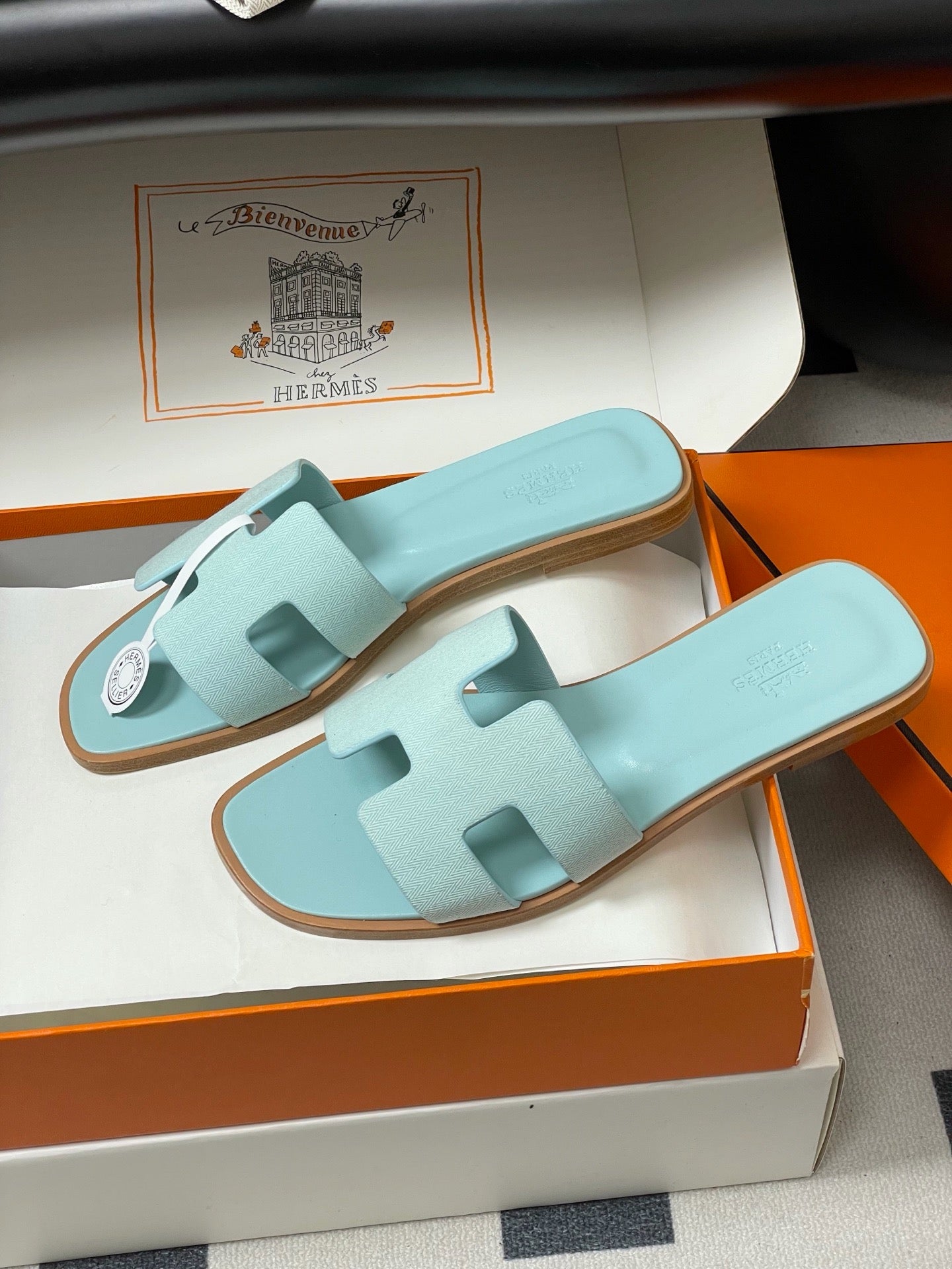 H oran famous brand sandal