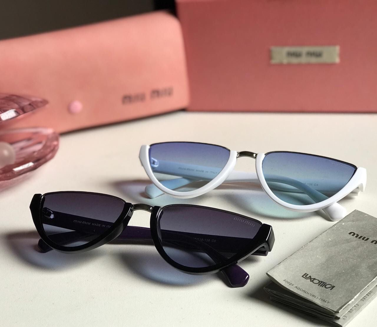 M famous brand sunglasses ( 2 colors)