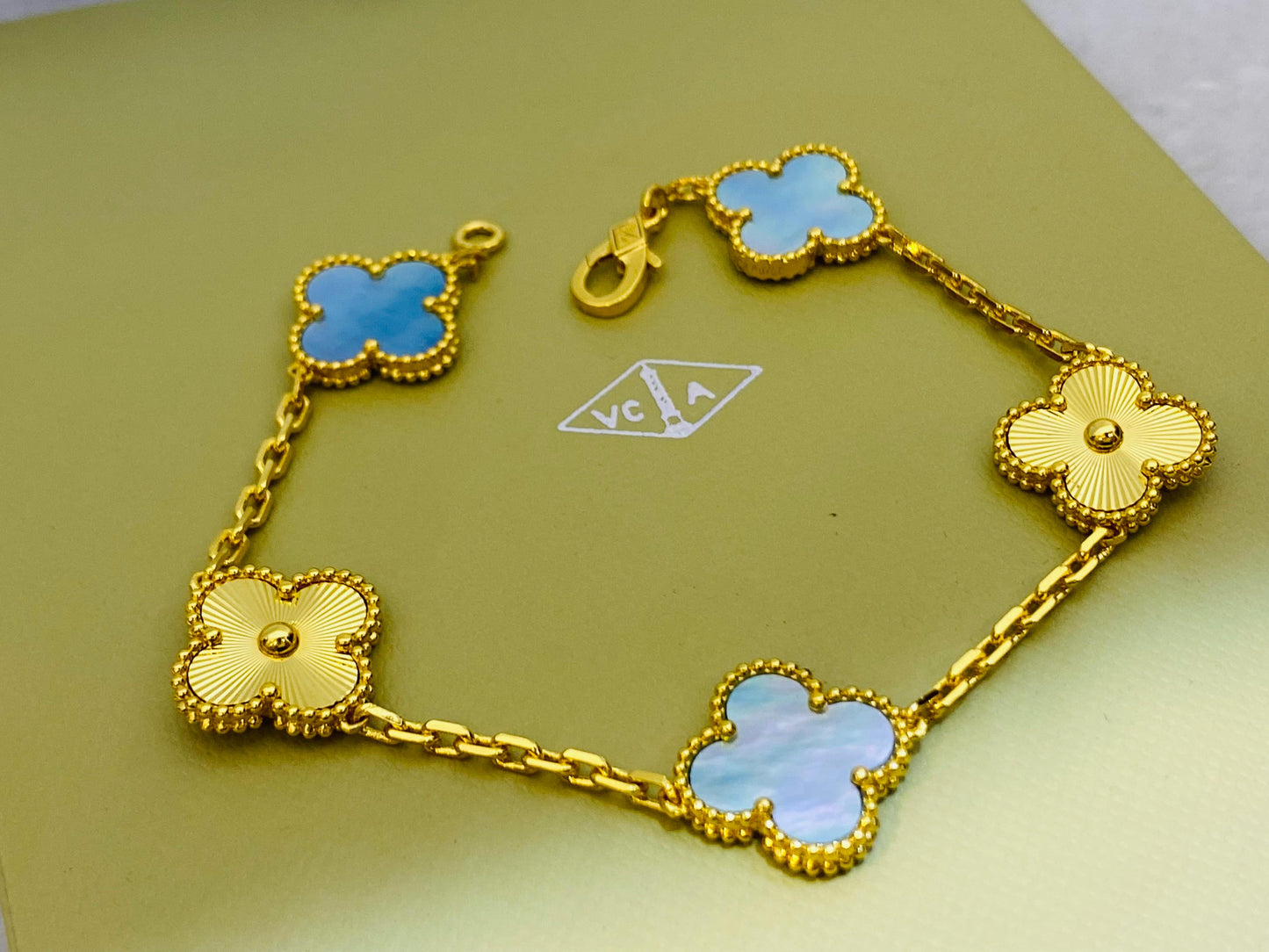 Bracelet famous brand ( 10 colors )