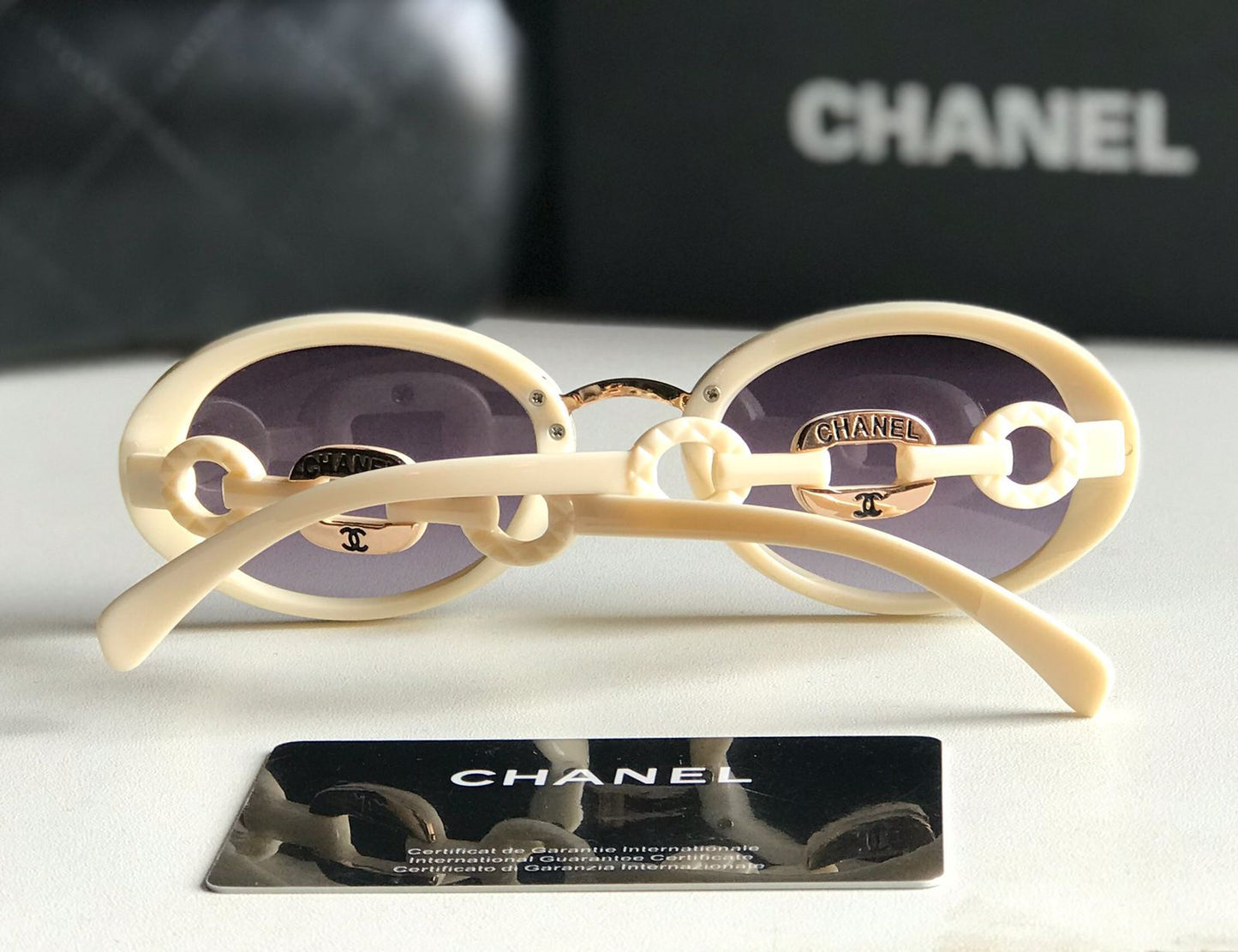Famous brand sunglasses ( 2 shades )