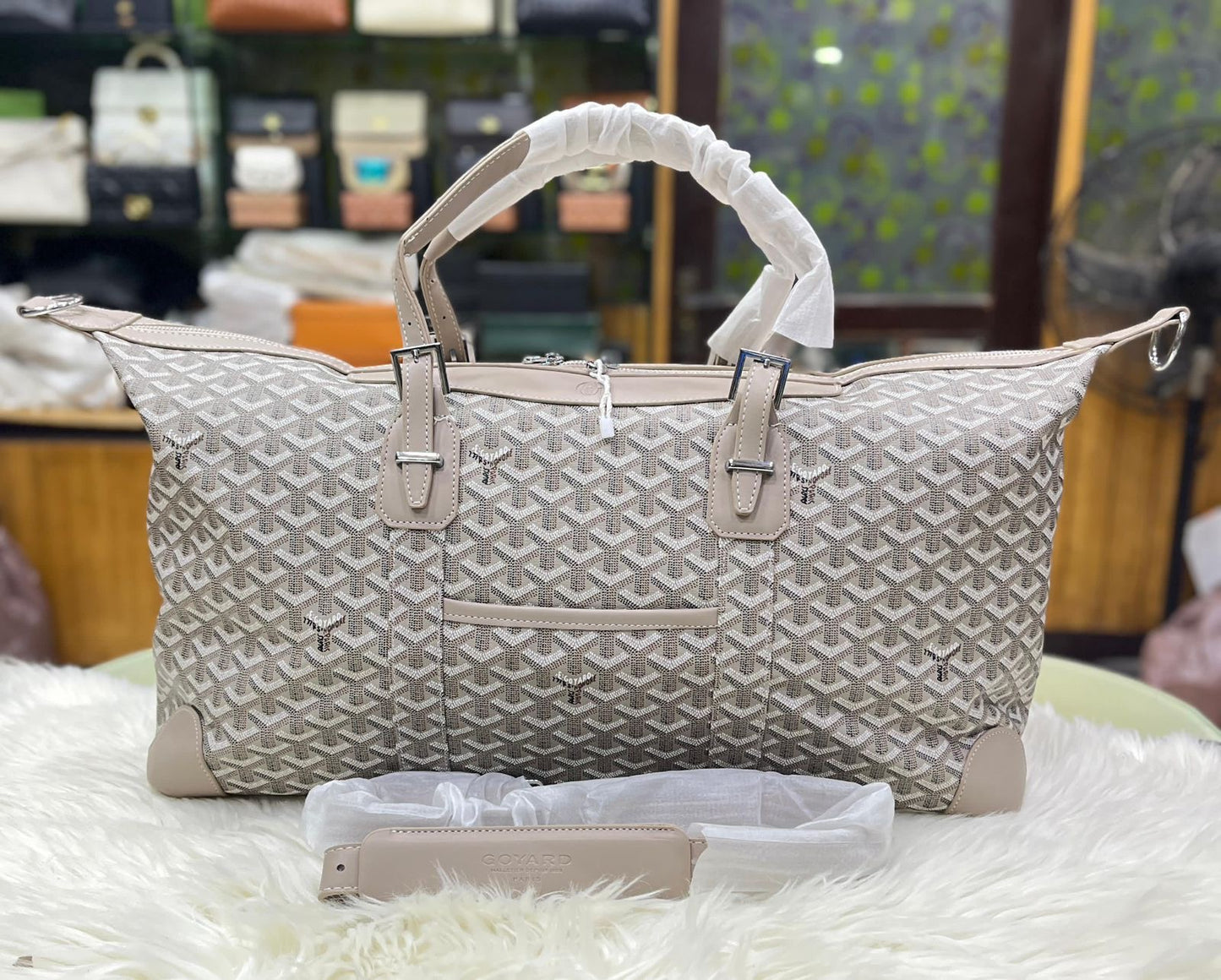 Famous brand travel bag ( 2 colors)