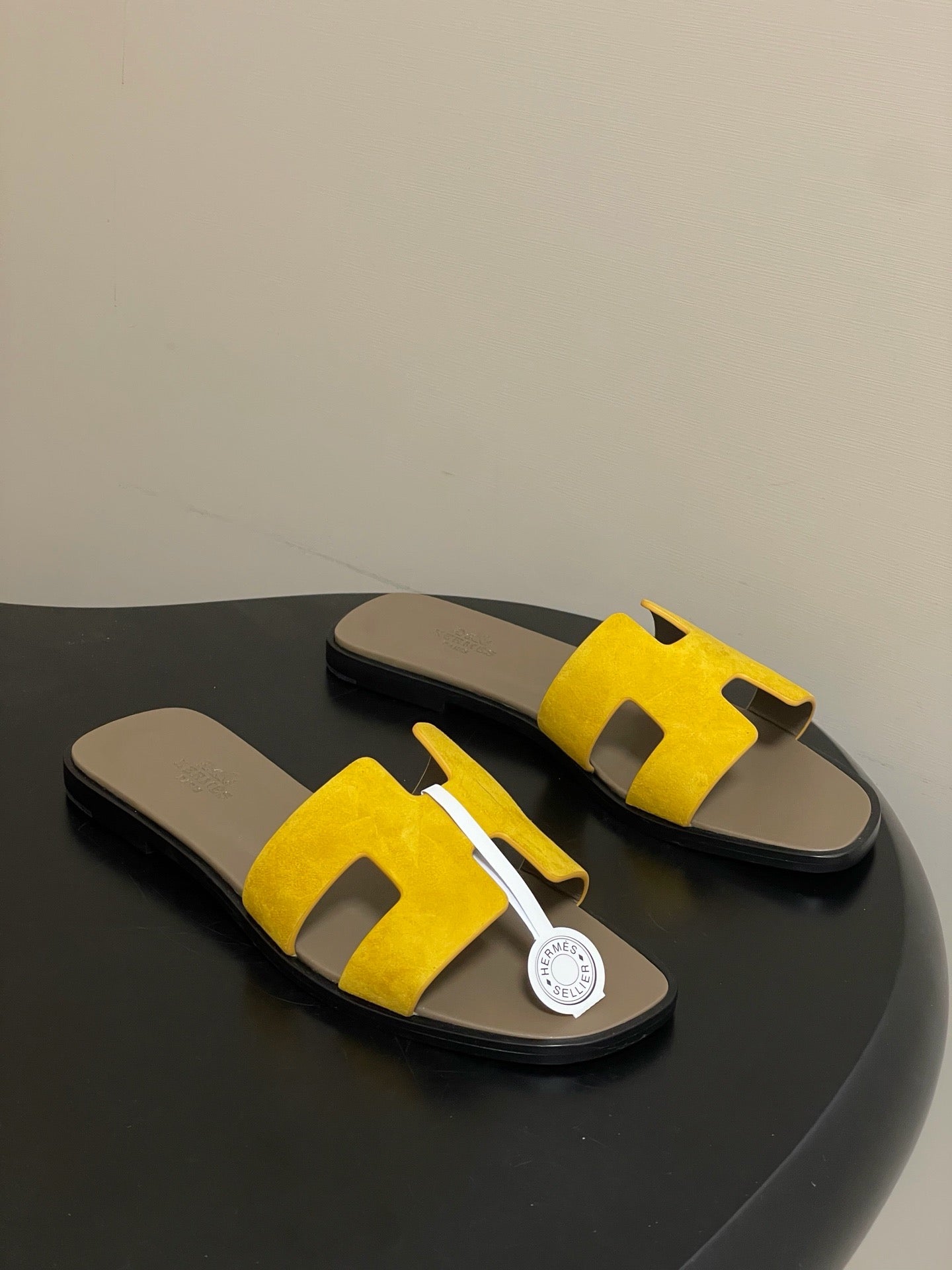 H oran famous brand sandal