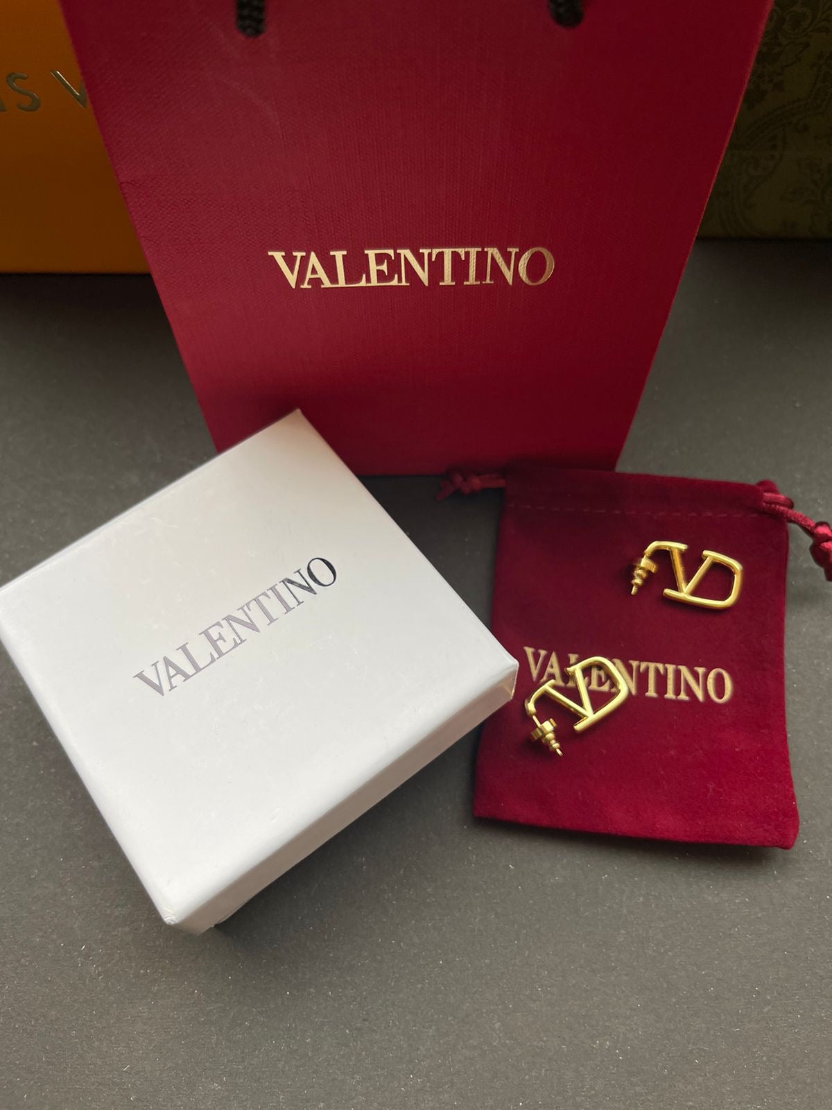 V earrings famous brand
