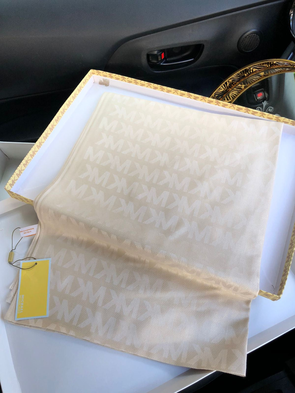 M K famous brand scarves/shawls ( 10 colors )