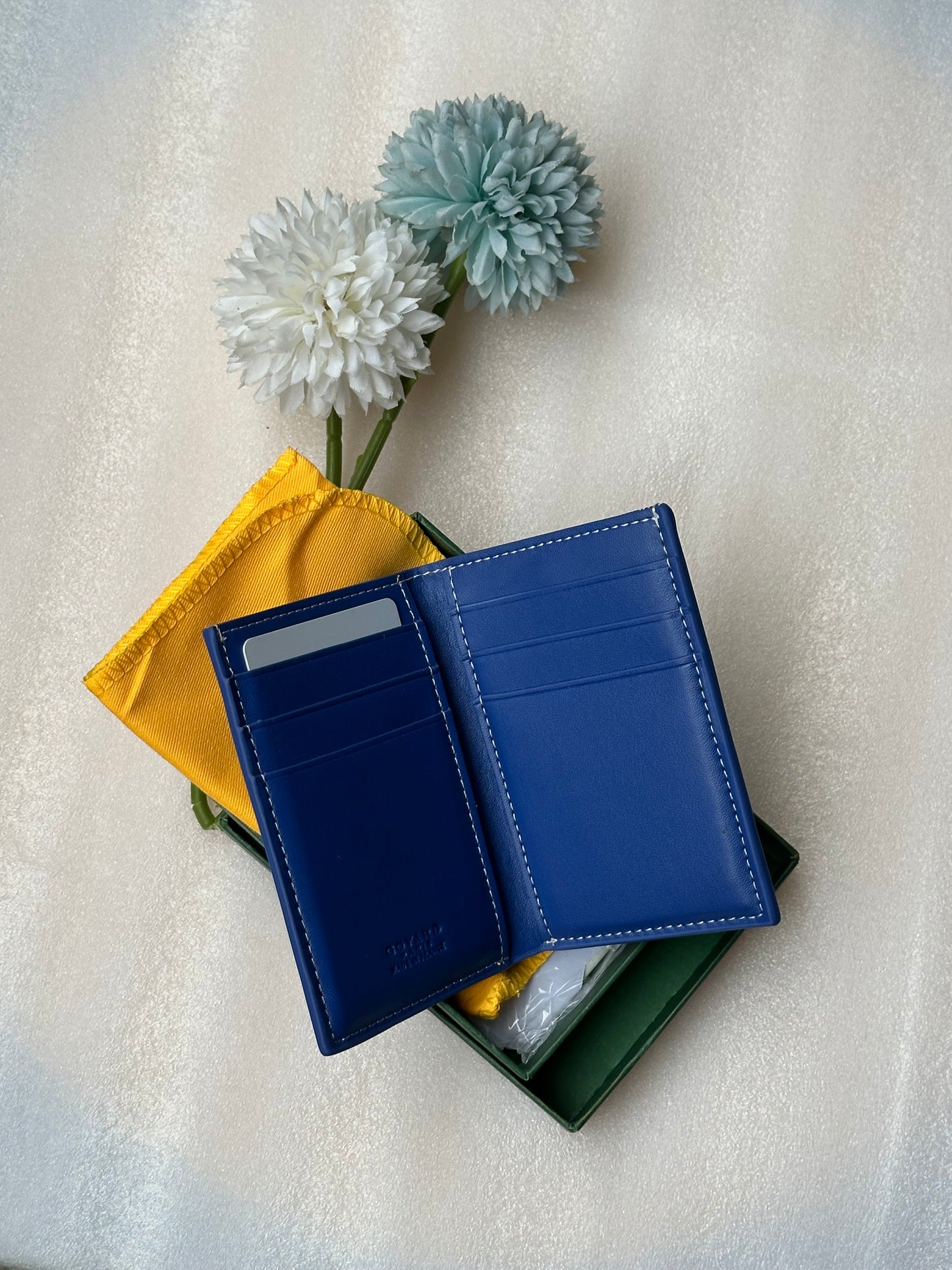 G famous brand wallet & cardholder