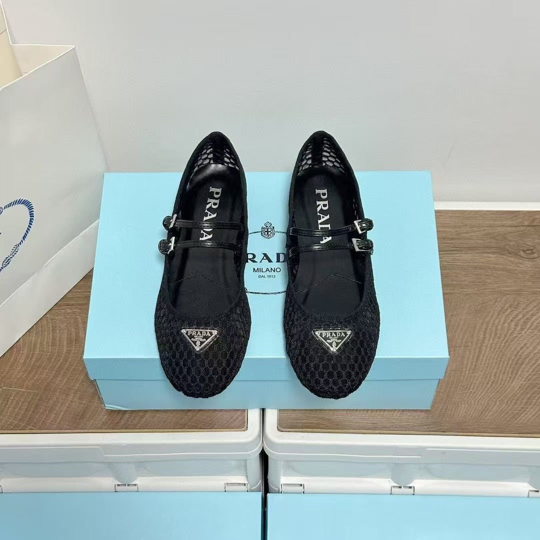 Famous brand shoes ( Pre order )