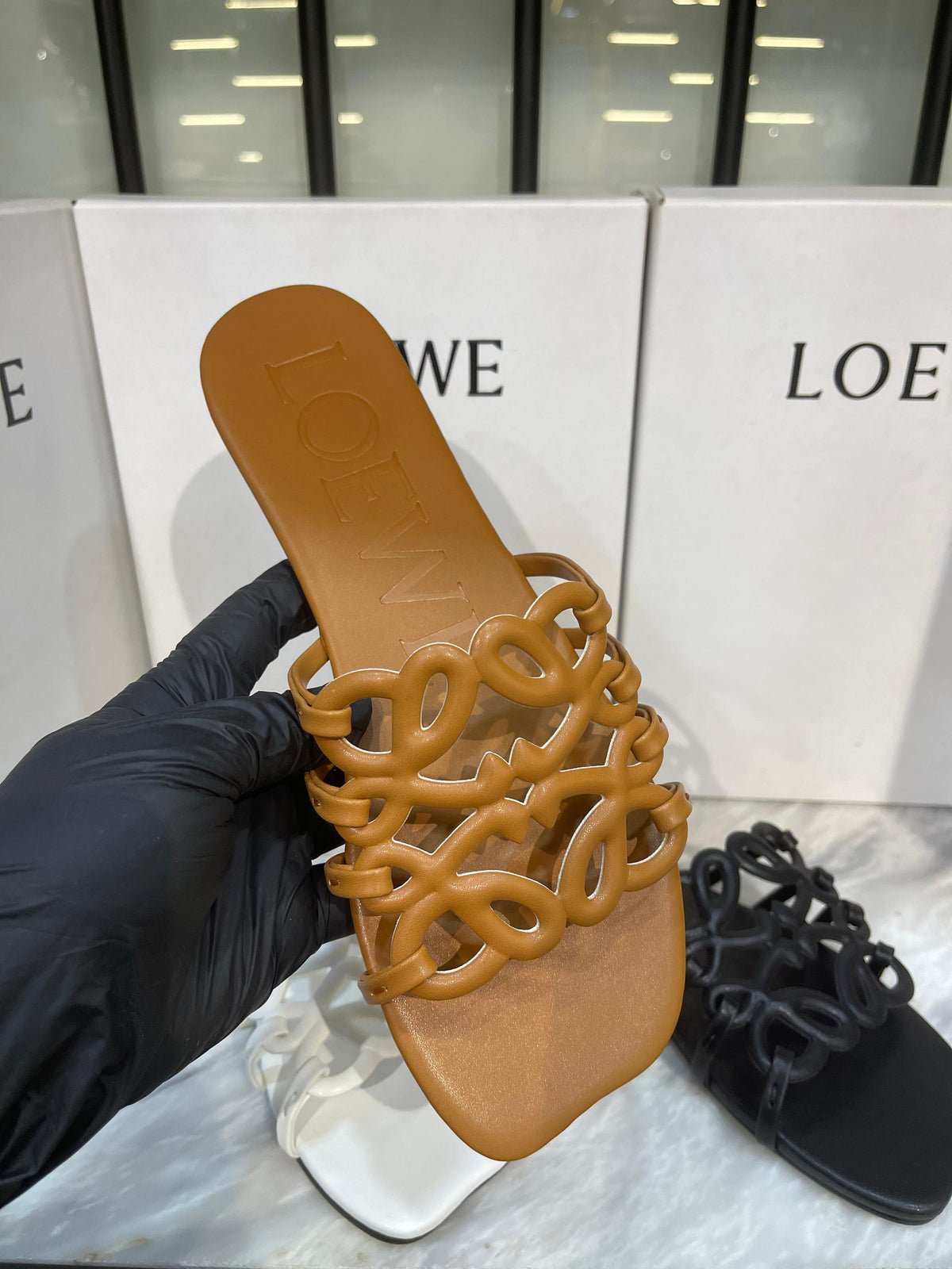 L famous brand slippers ( 3 colors )