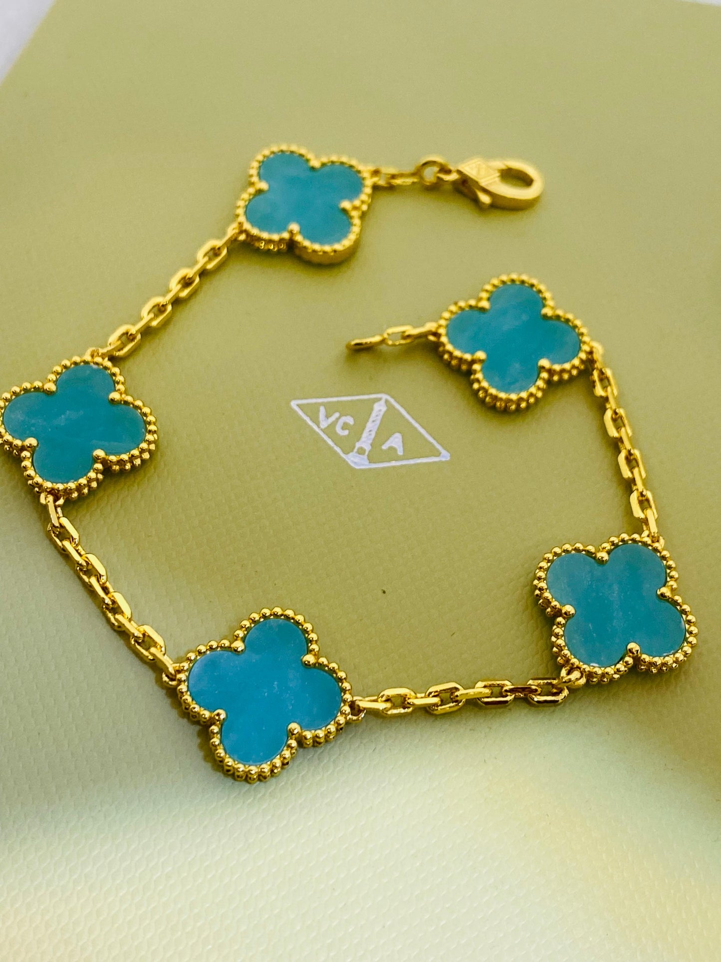 Bracelet famous brand ( 10 colors )