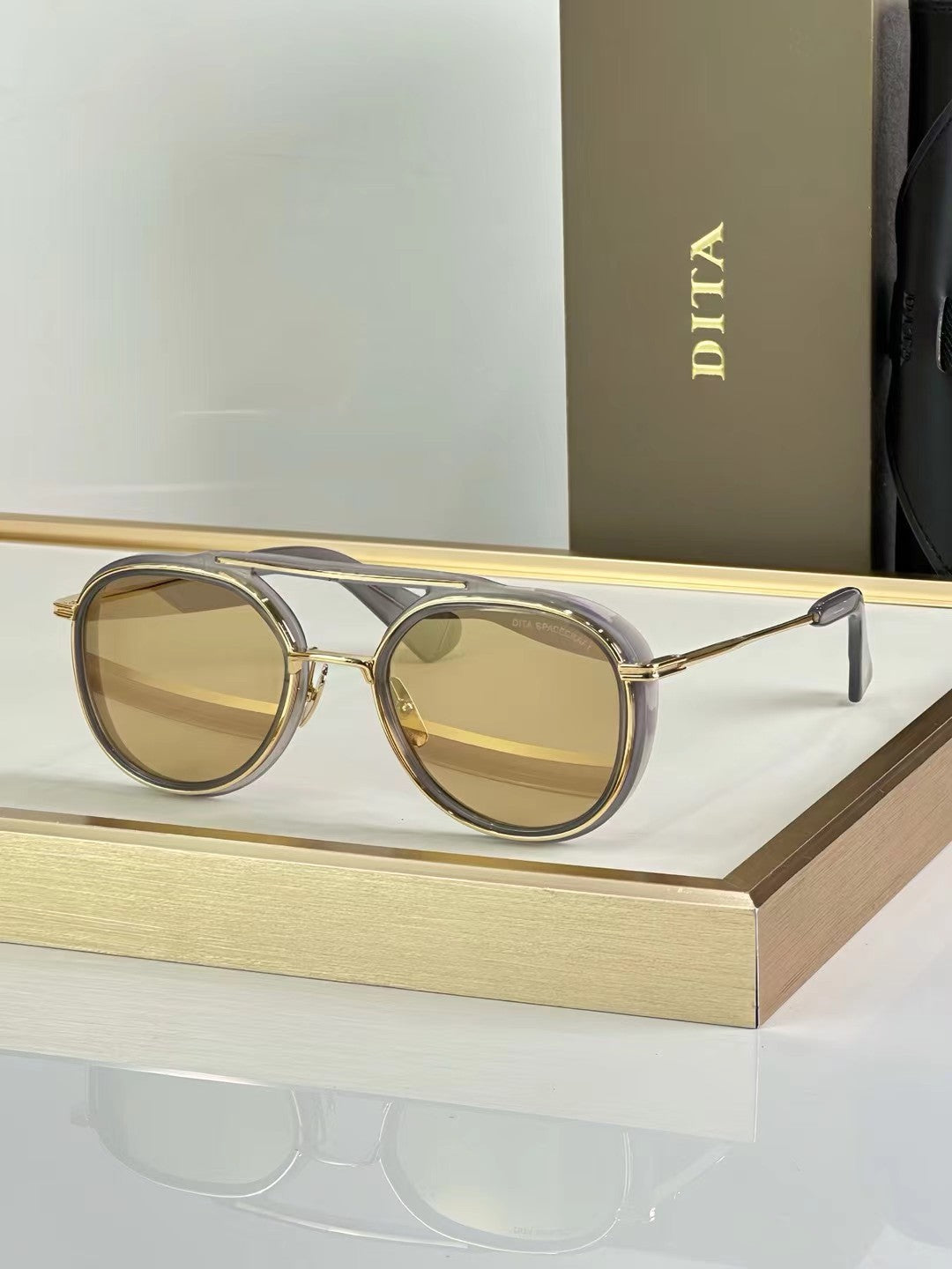 D famous brand sunglasses ( 5 colors shade )