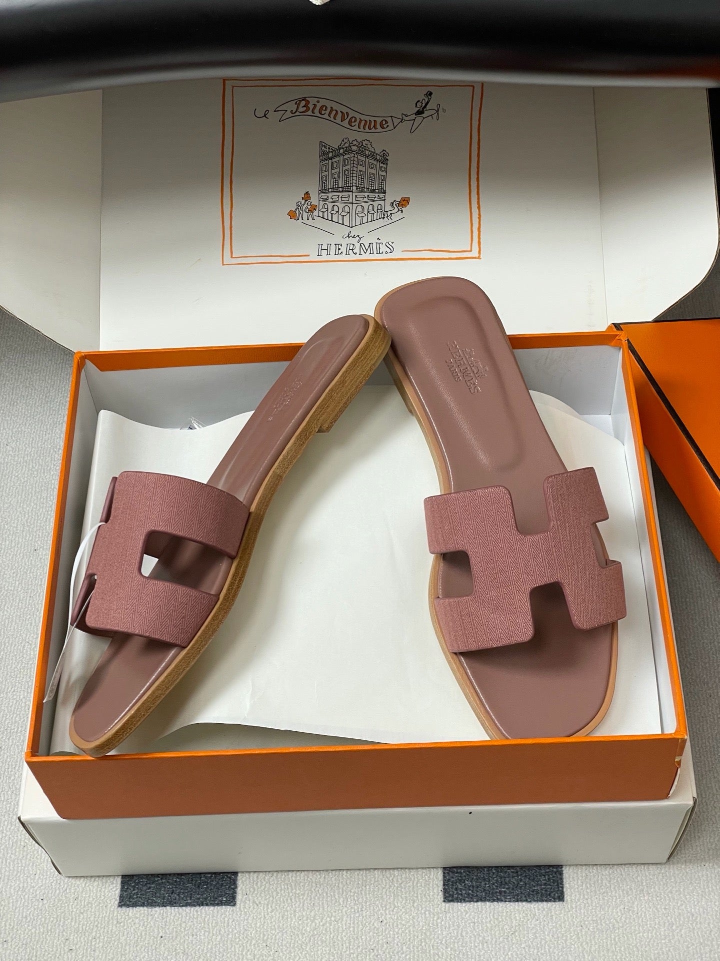 H oran famous brand sandal