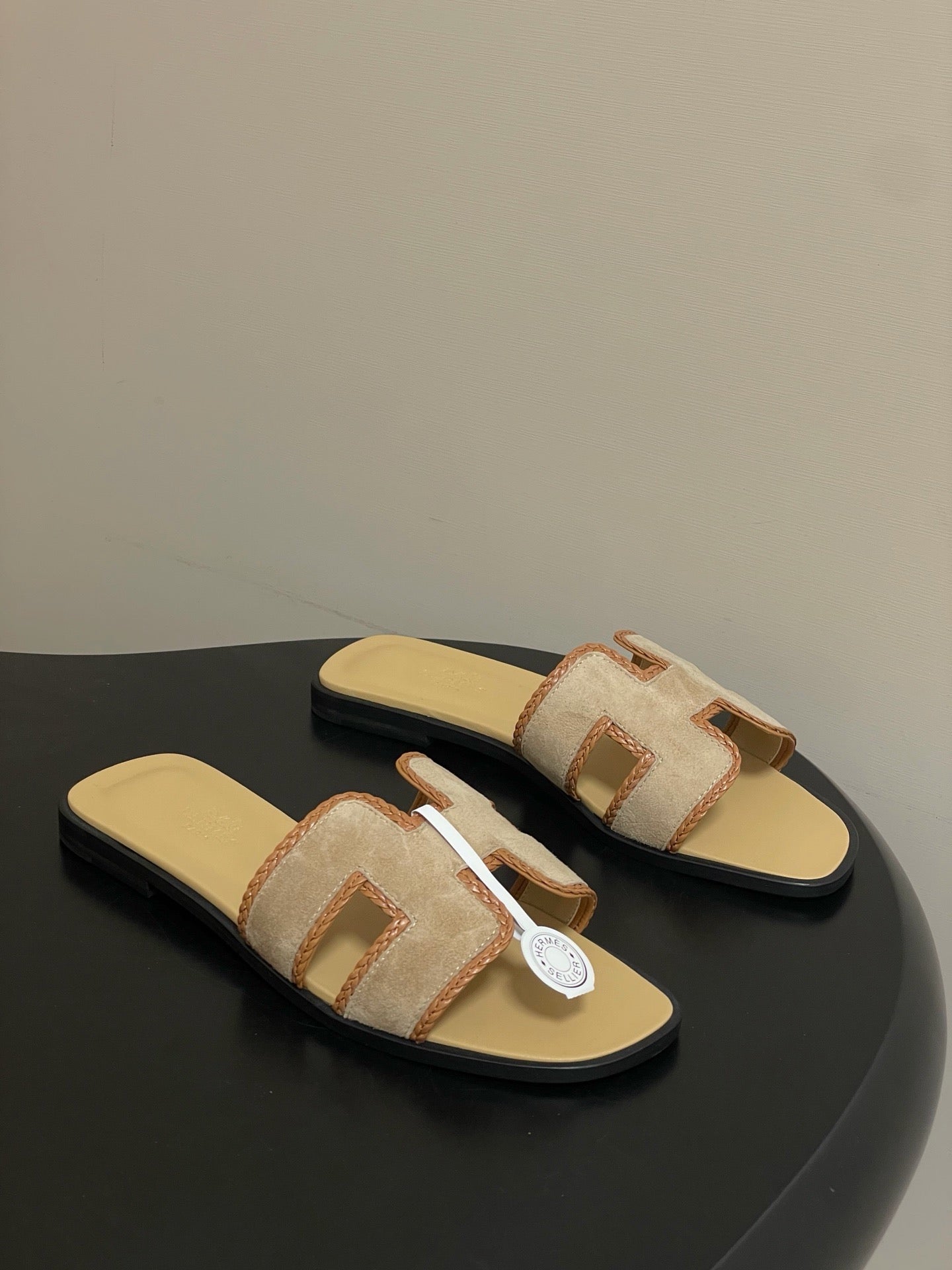 H oran famous brand sandal