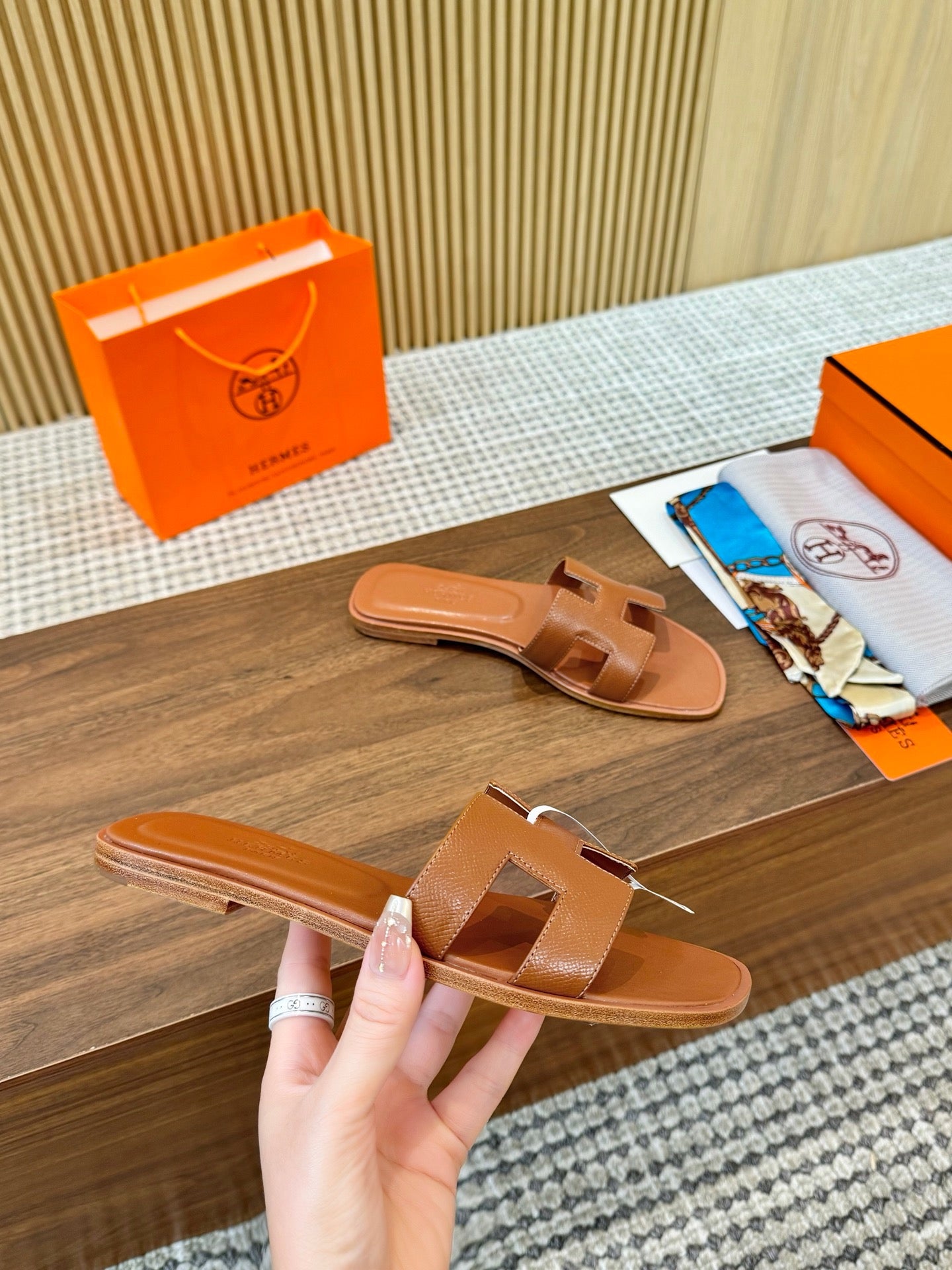 H oran famous brand sandal