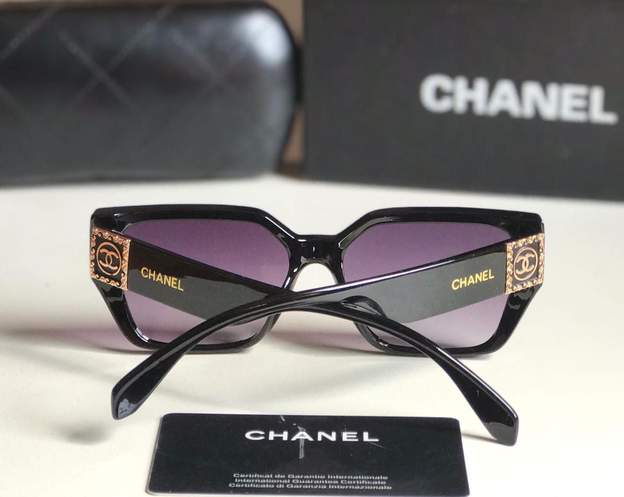 C famous brand sunglasses ( 2 colors)