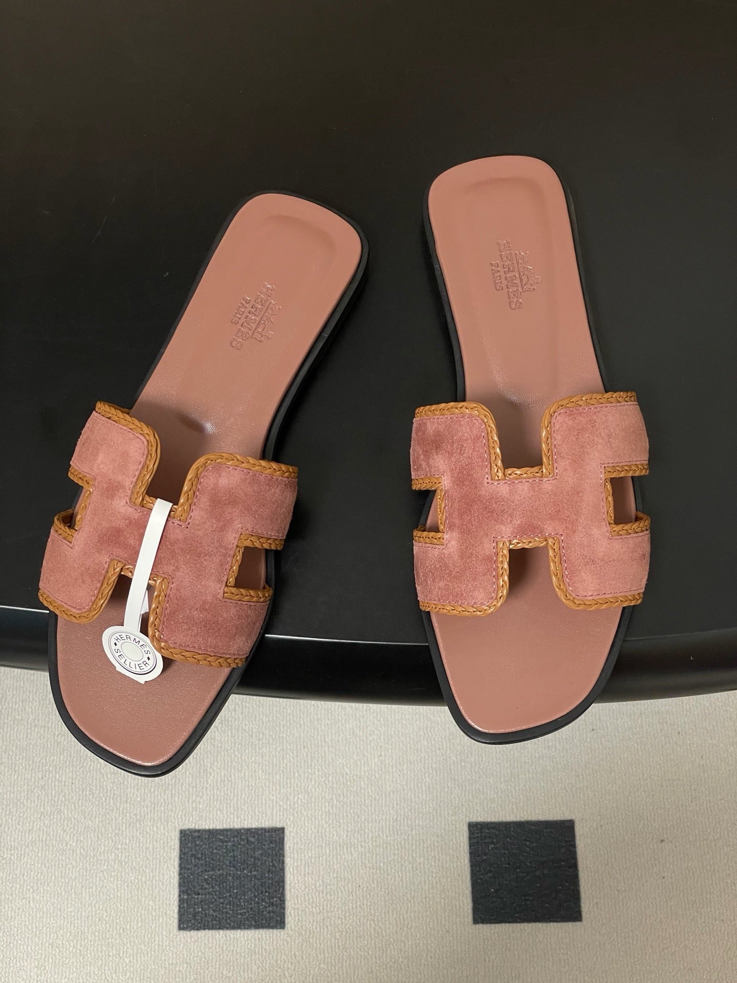 H oran famous brand sandal