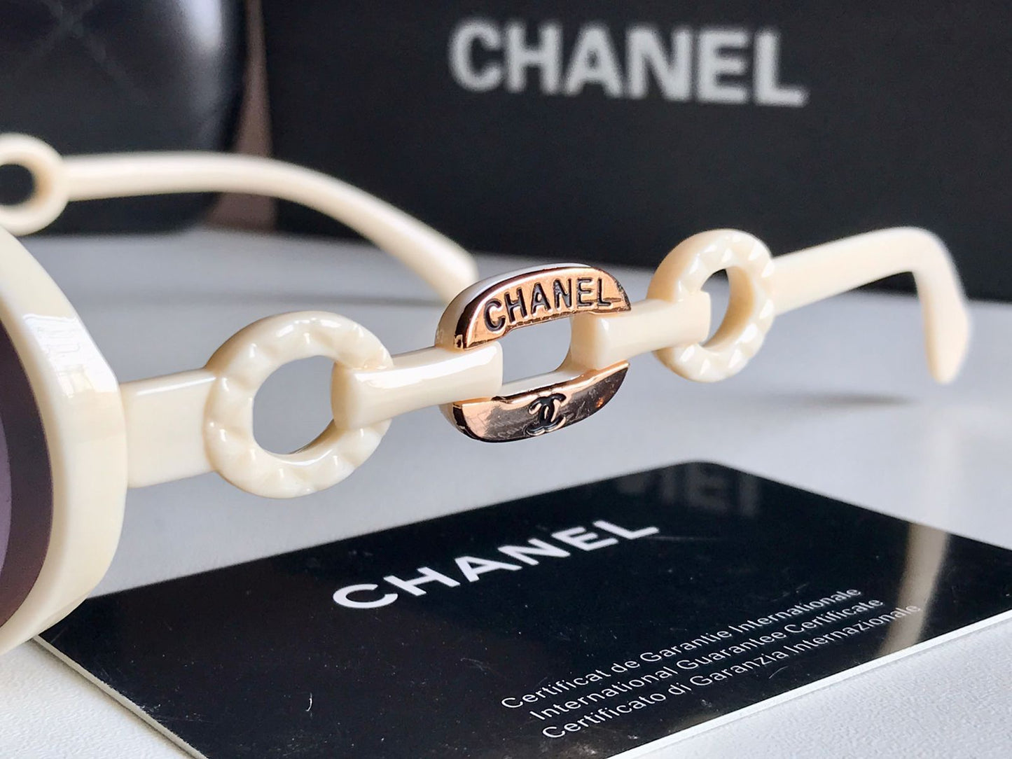 Famous brand sunglasses ( 2 shades )