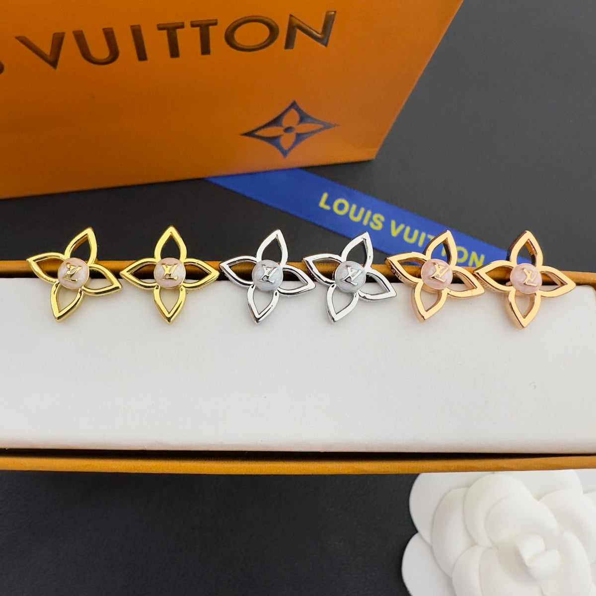 L V Earrings ( 3 colors )