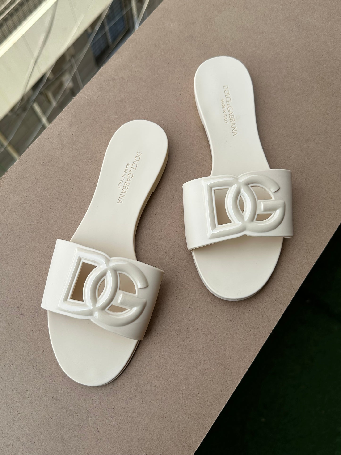 Famous brand slipper imported