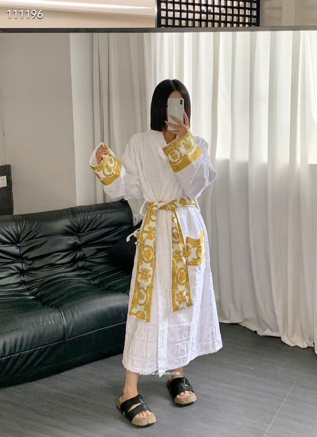 Bathrobe fmaous brand ( Pre order )