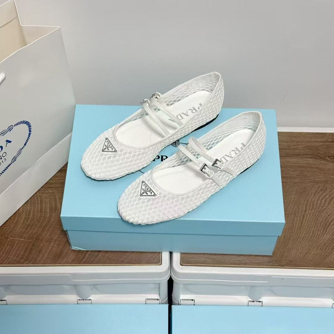 Famous brand shoes ( Pre order )