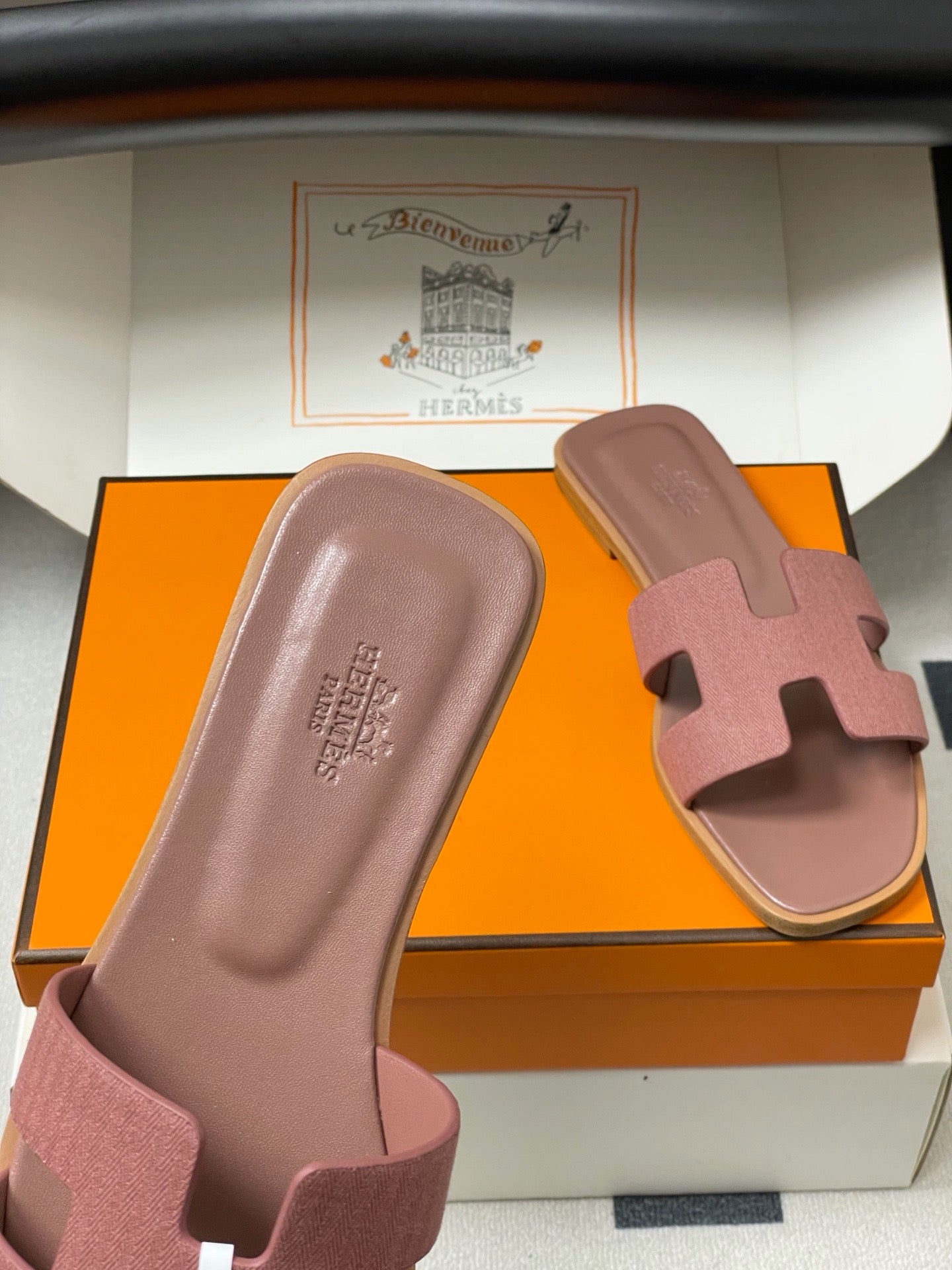 H oran famous brand sandal