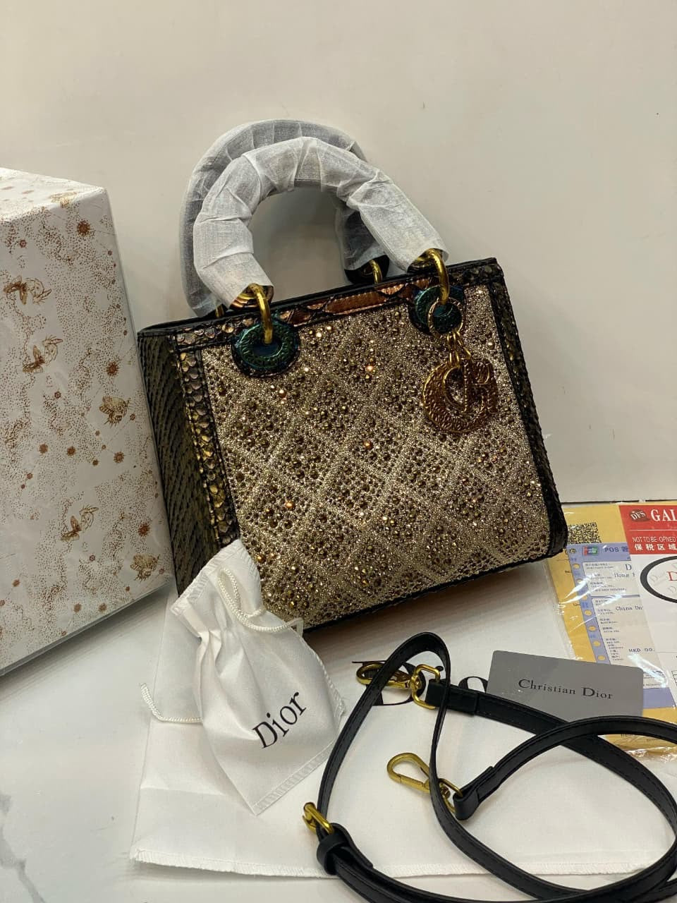 D famous brand bag ( 2 colors )