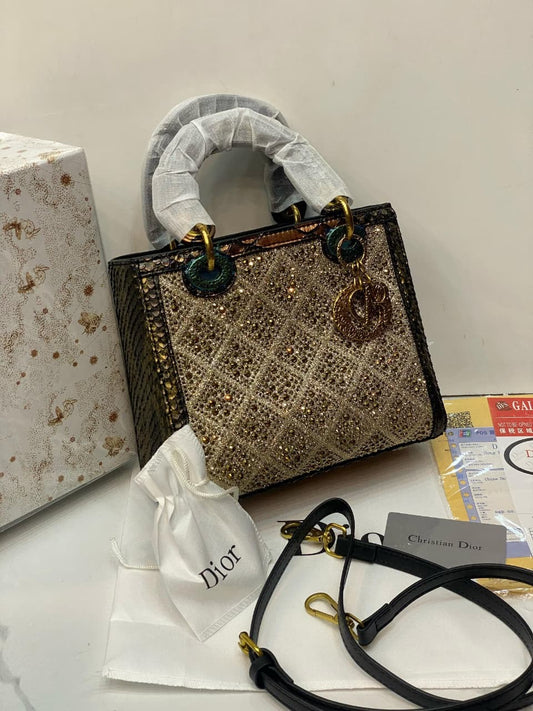 D famous brand bag ( 2 colors )
