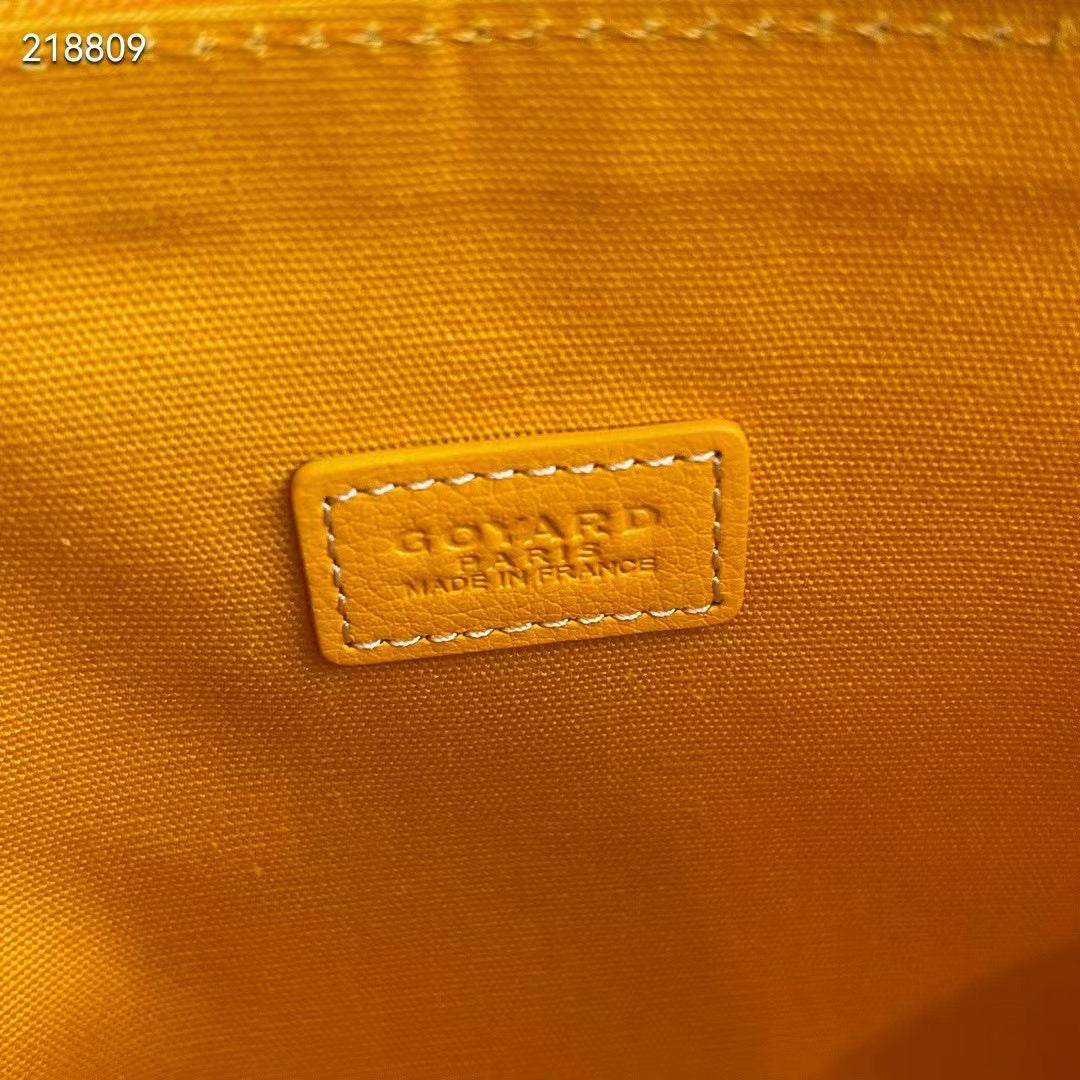 Vendome Pouch

Mini shell-shaped bag