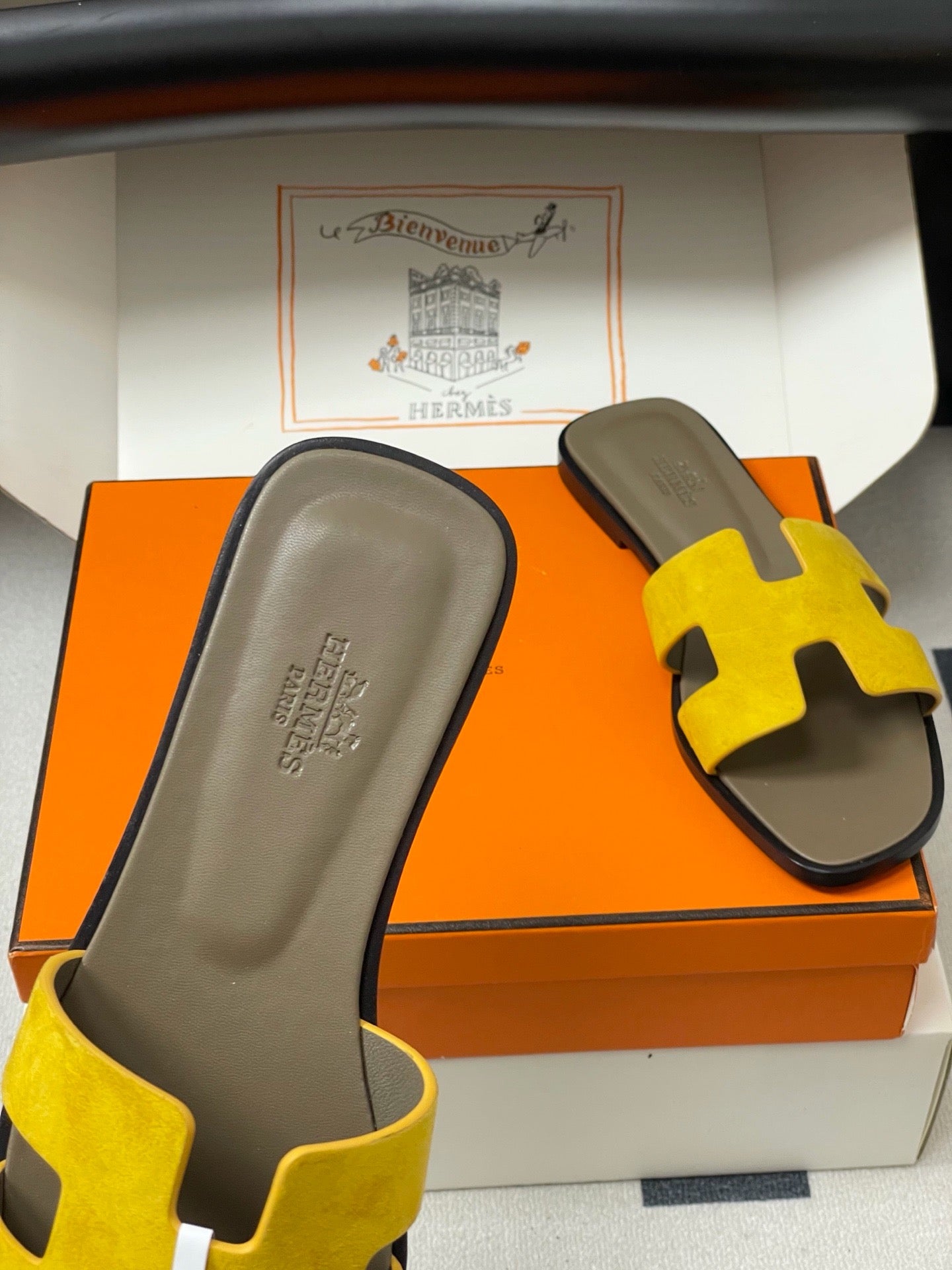 H oran famous brand sandal