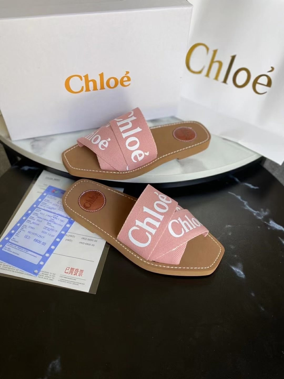 Famous brand slipper ( Pre order )