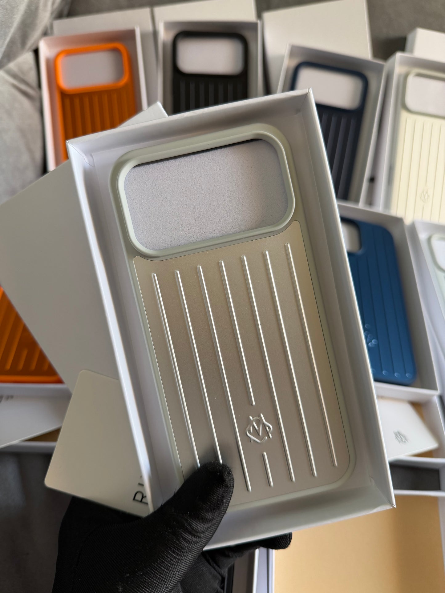 Rimowa iphone 17/17pro/17promax/17air silver color