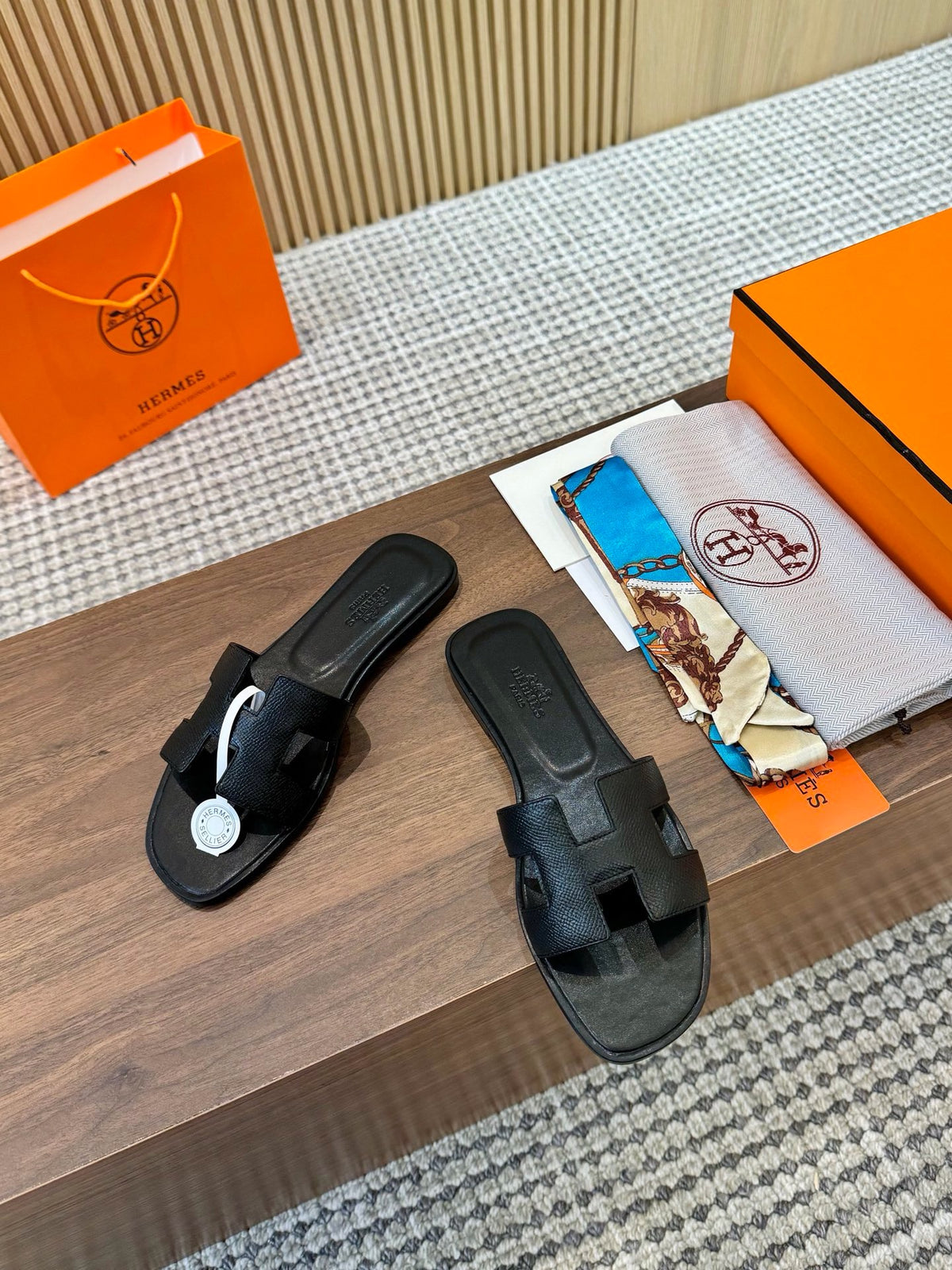 H oran famous brand sandal
