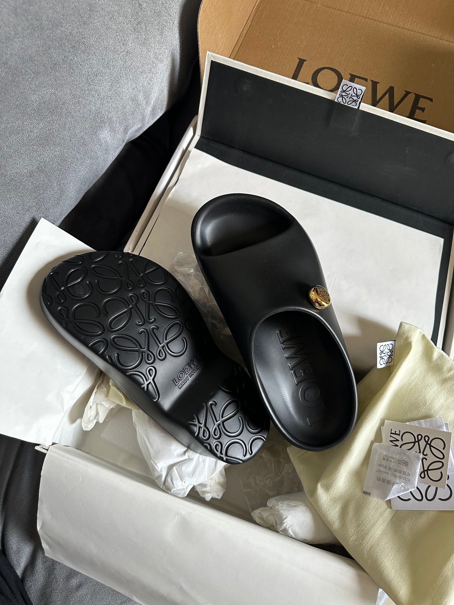 Loewe foam slide ( pre order )