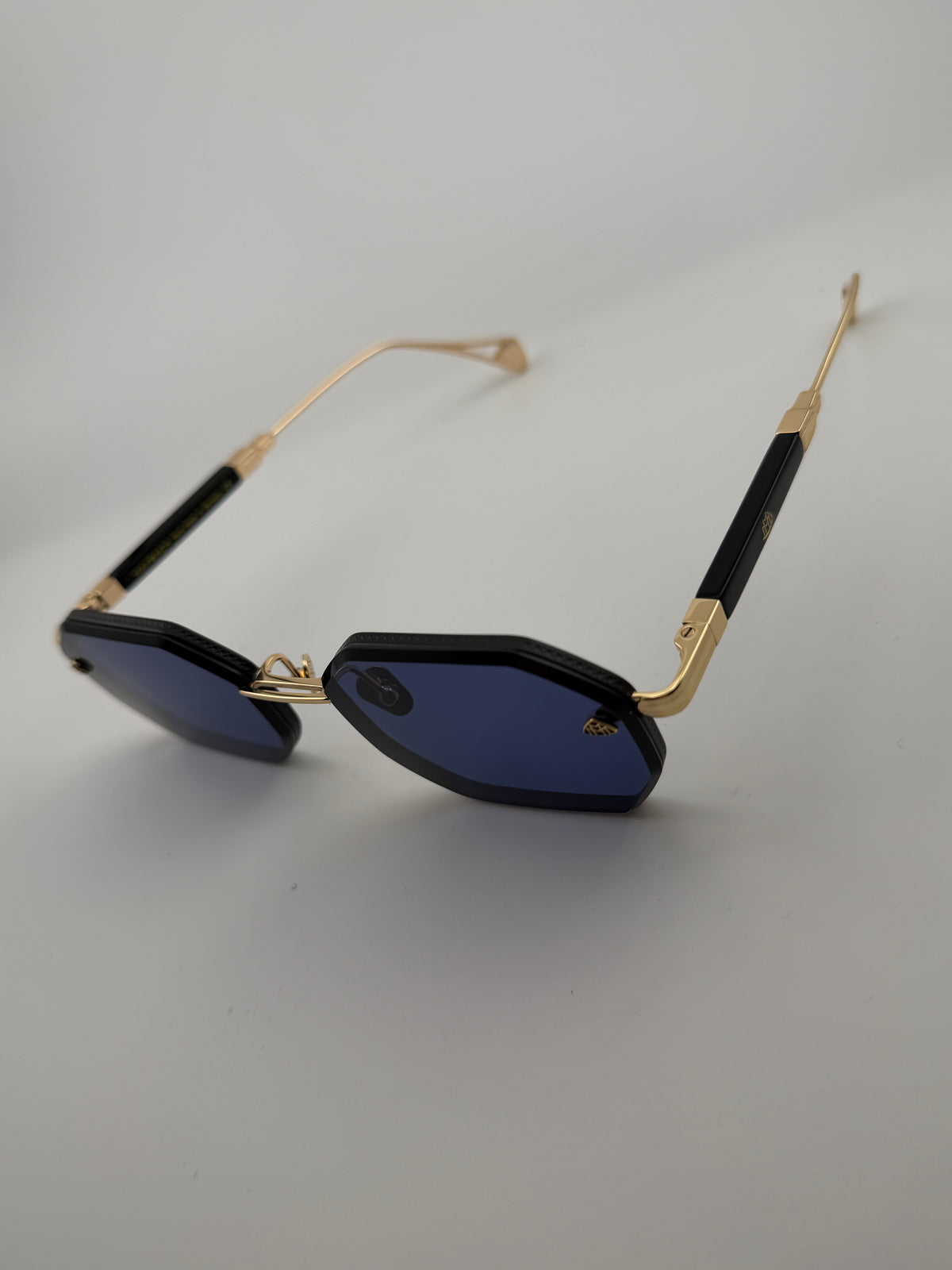 M famous brand sunglasses