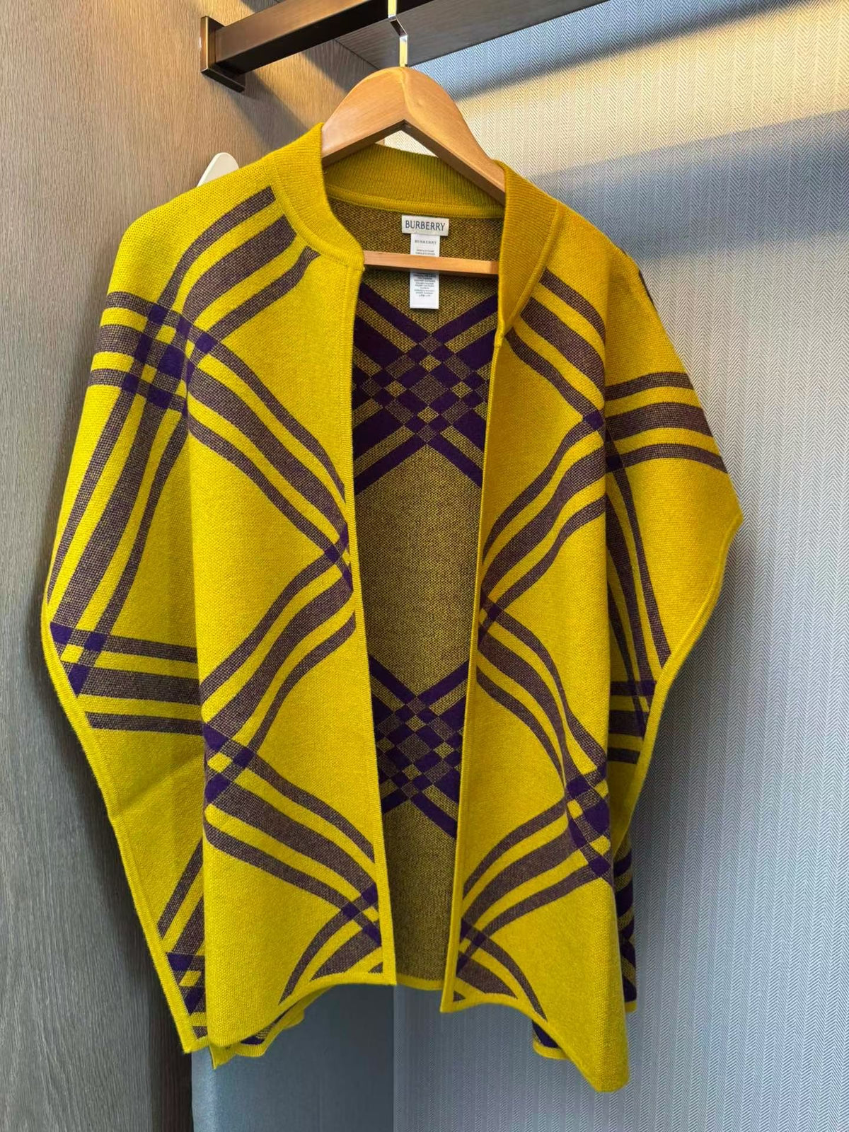 B cape shawl