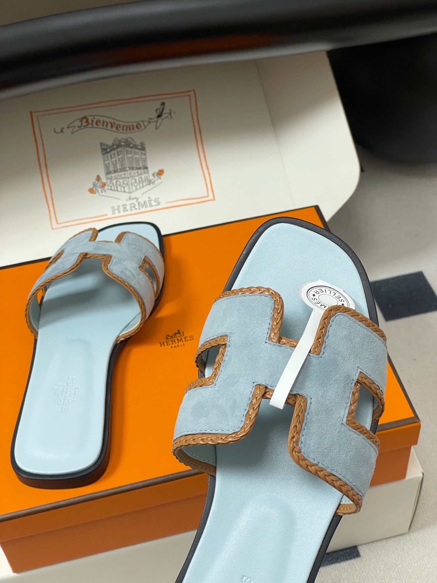 H oran famous brand sandal