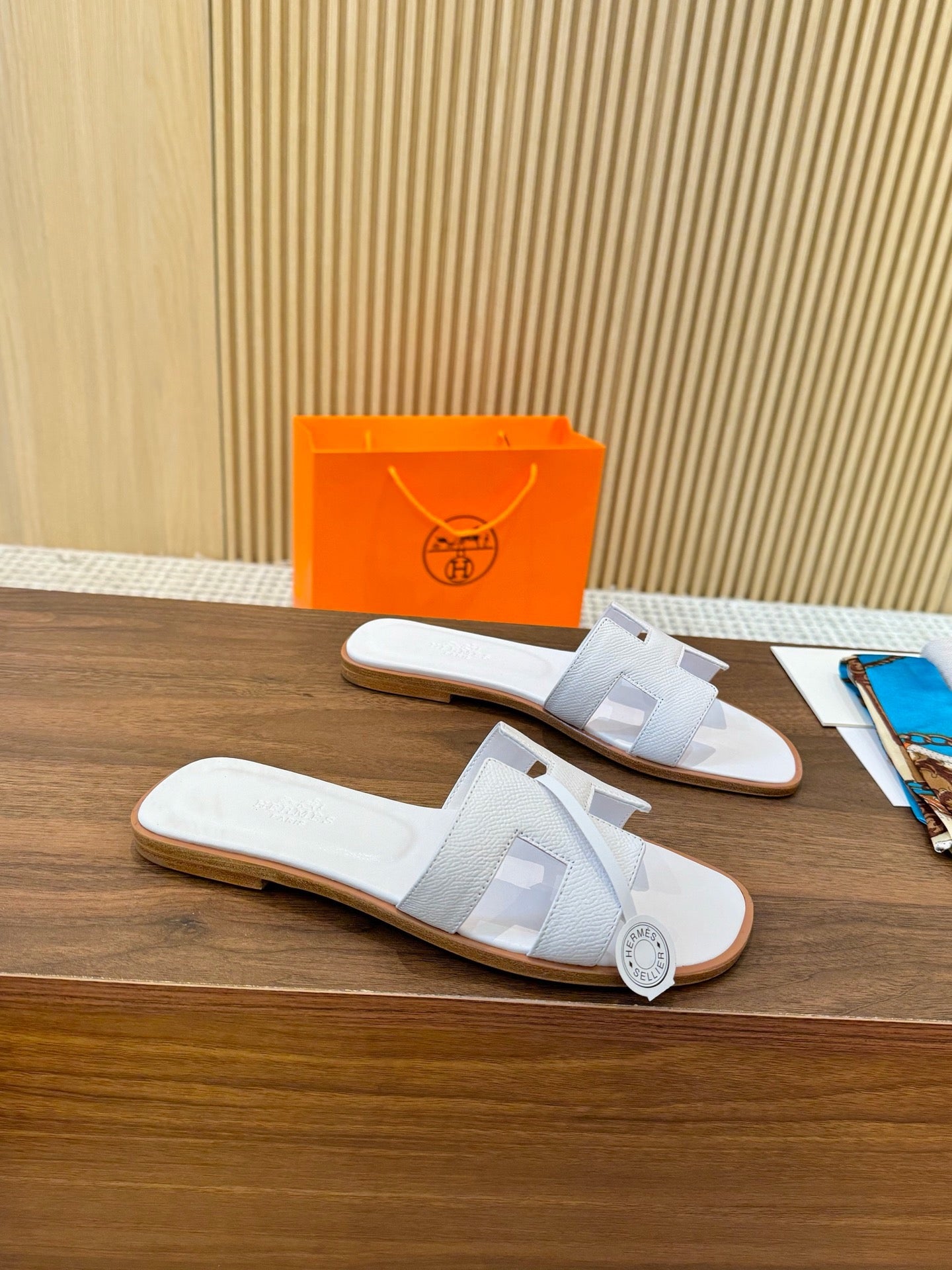 H oran famous brand sandal