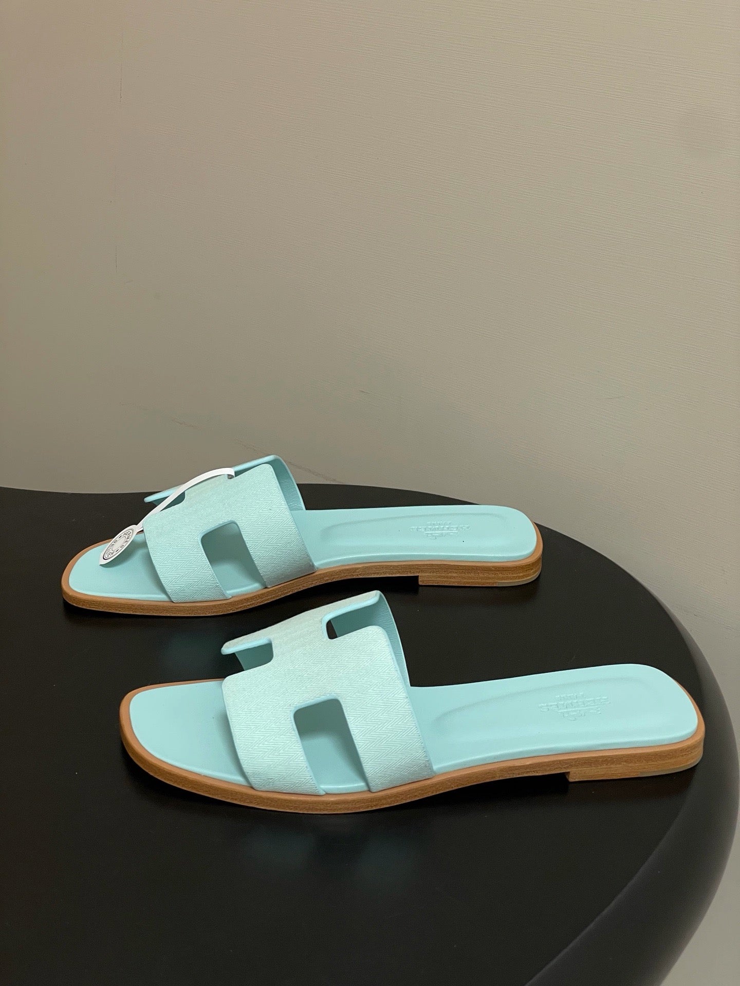 H oran famous brand sandal