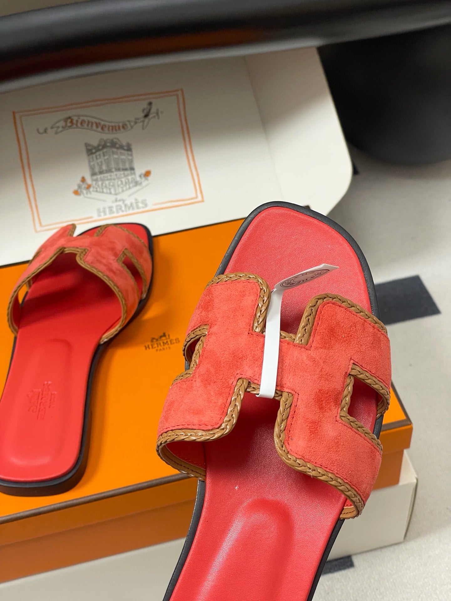 H oran famous brand sandal